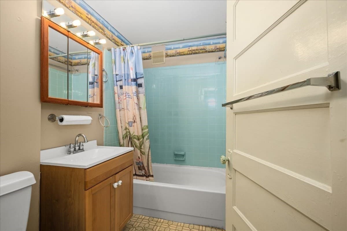 Condominium at 6 Chatham Pl # 8, Worcester MA 01609, Worcester, photo 18 of 34