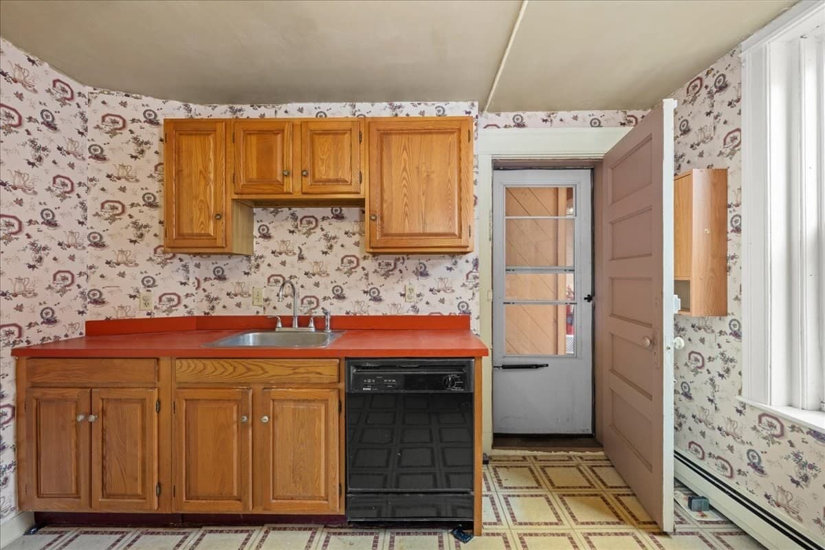 Condominium at 6 Chatham Pl # 8, Worcester MA 01609, Worcester, photo 11 of 34