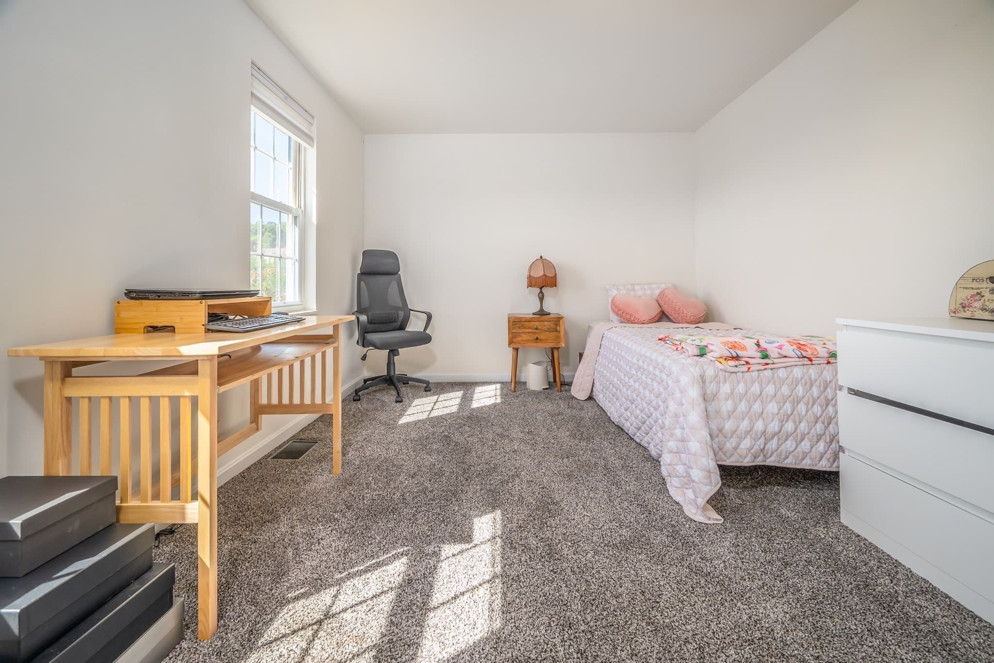 Condominium at 17 Mercury Terrace # 17, Haverhill MA 01832, Haverhill, photo 13 of 16