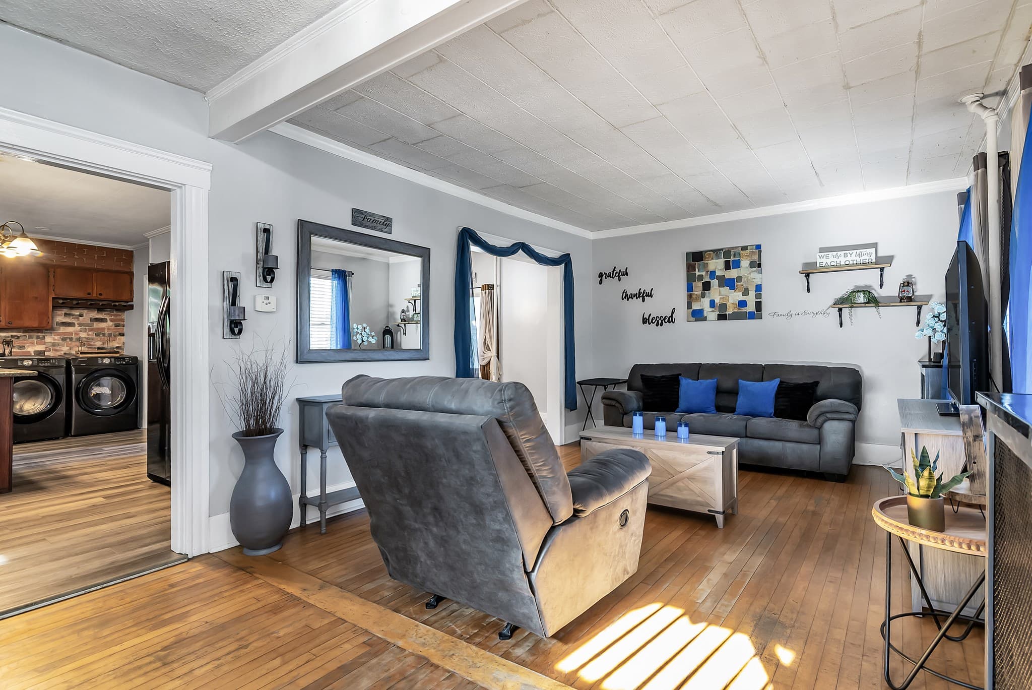 Single Family Residence at 100 Clover St, Worcester MA 01603, Worcester, photo 6 of 41