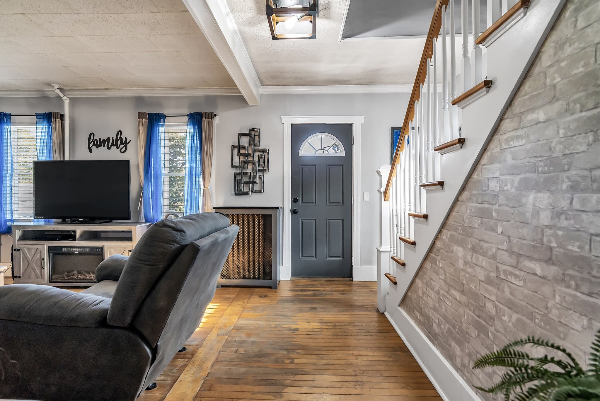 Single Family Residence at 100 Clover St, Worcester MA 01603, Worcester, photo 5 of 41