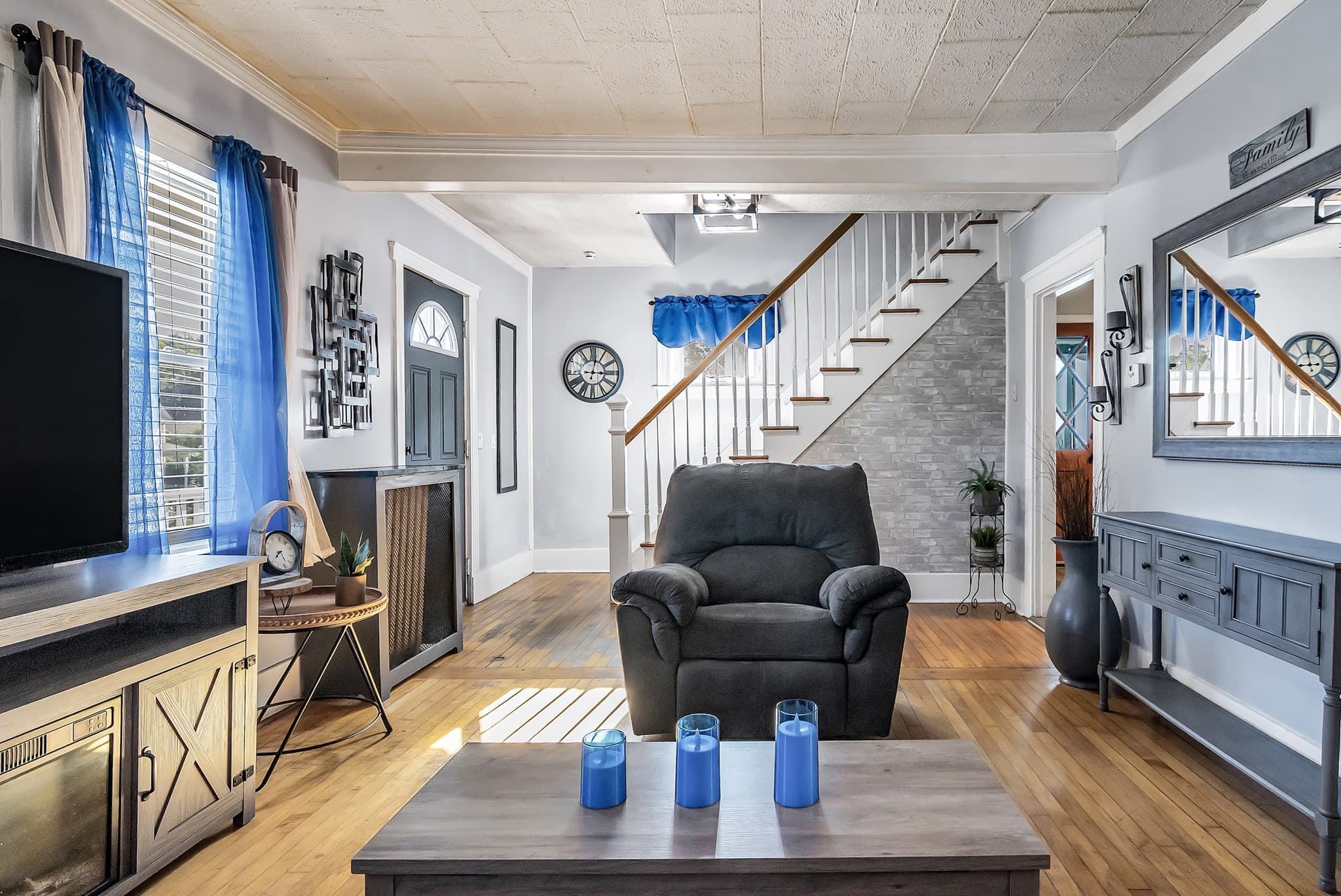 Single Family Residence at 100 Clover St, Worcester MA 01603, Worcester, photo 9 of 41