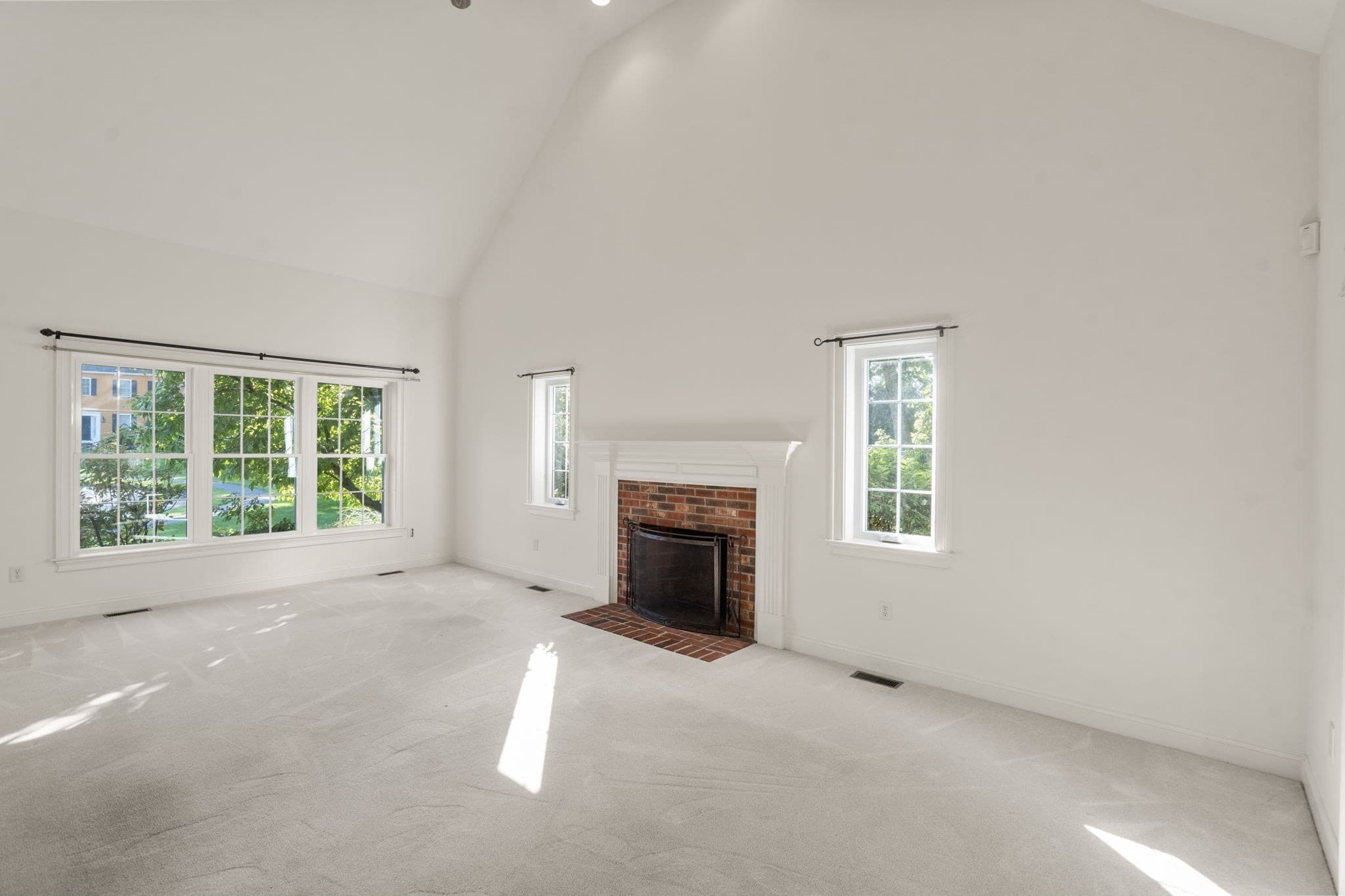 Single Family Residence at 34 Laurelwood Dr, Worcester MA 01605, Worcester, photo 12 of 39