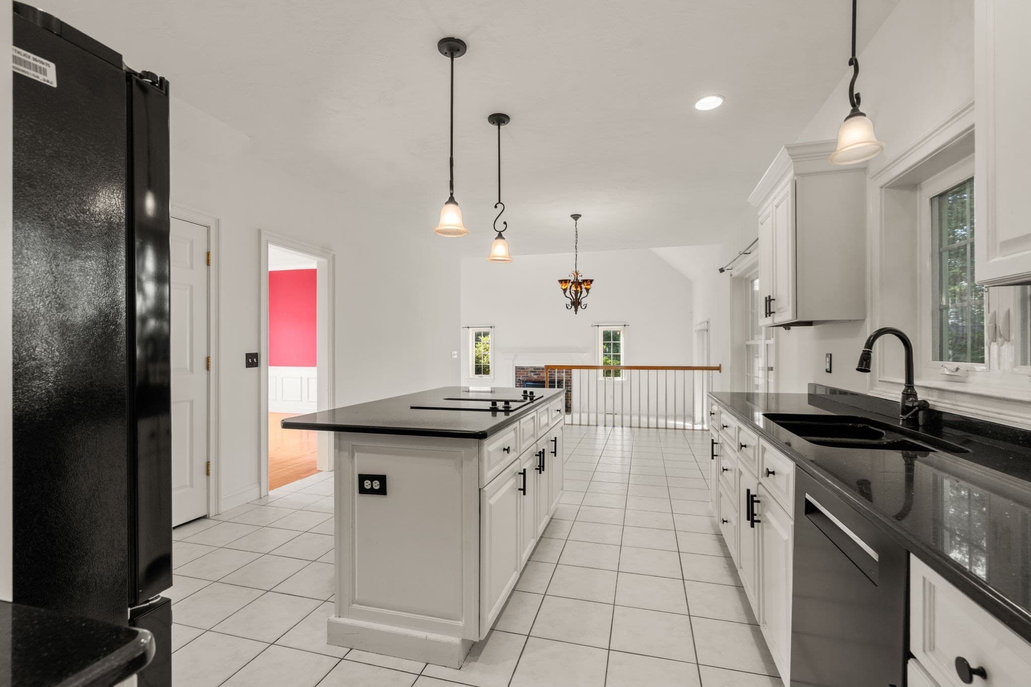 Single Family Residence at 34 Laurelwood Dr, Worcester MA 01605, Worcester, photo 3 of 39