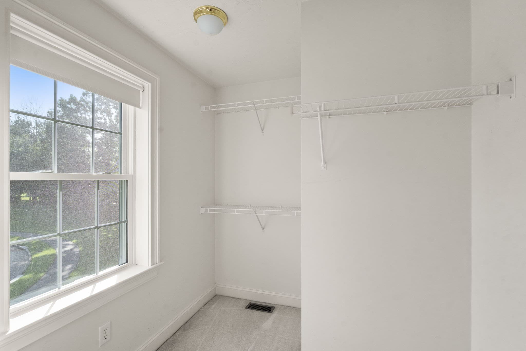 Single Family Residence at 34 Laurelwood Dr, Worcester MA 01605, Worcester, photo 28 of 39