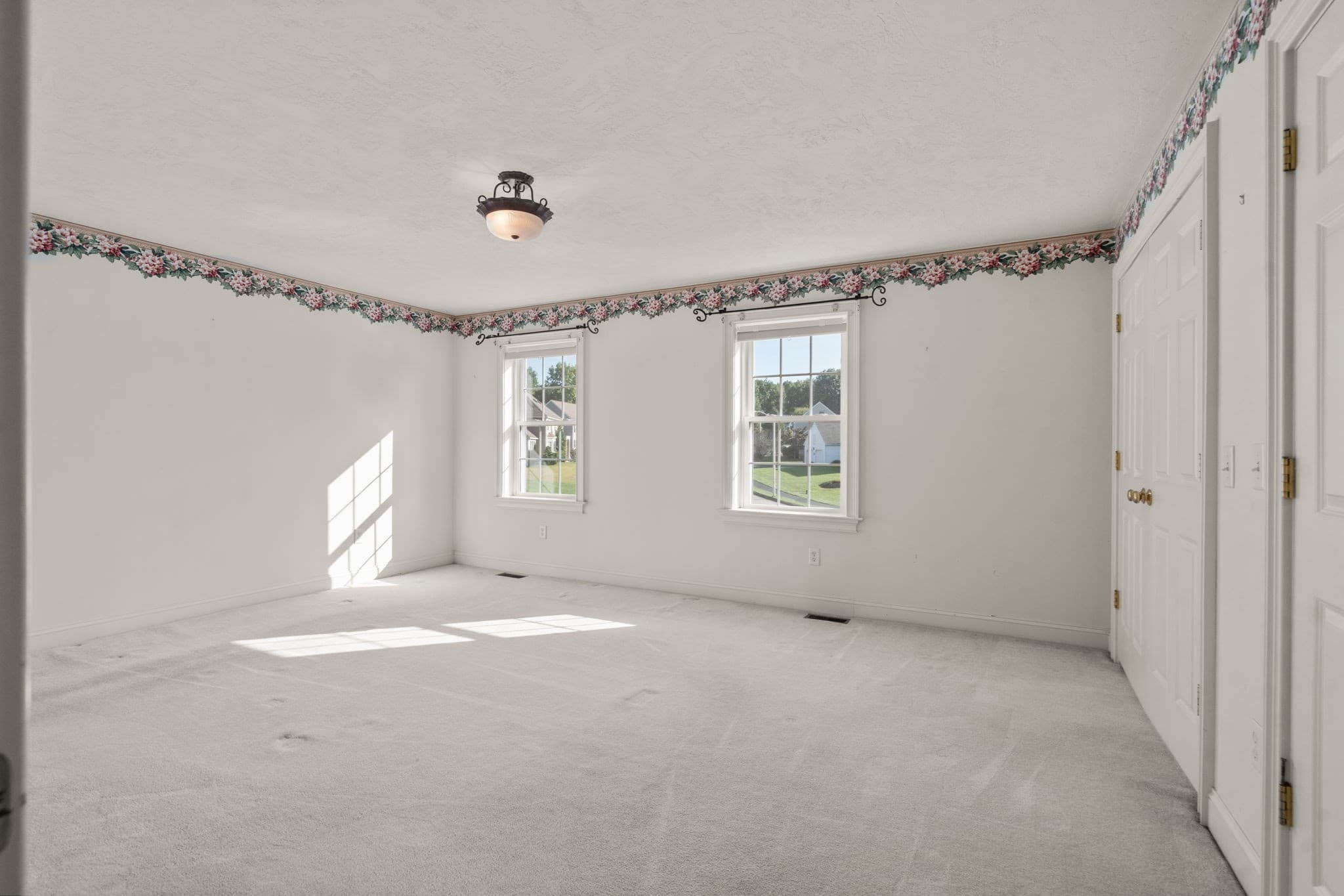 Single Family Residence at 34 Laurelwood Dr, Worcester MA 01605, Worcester, photo 20 of 39