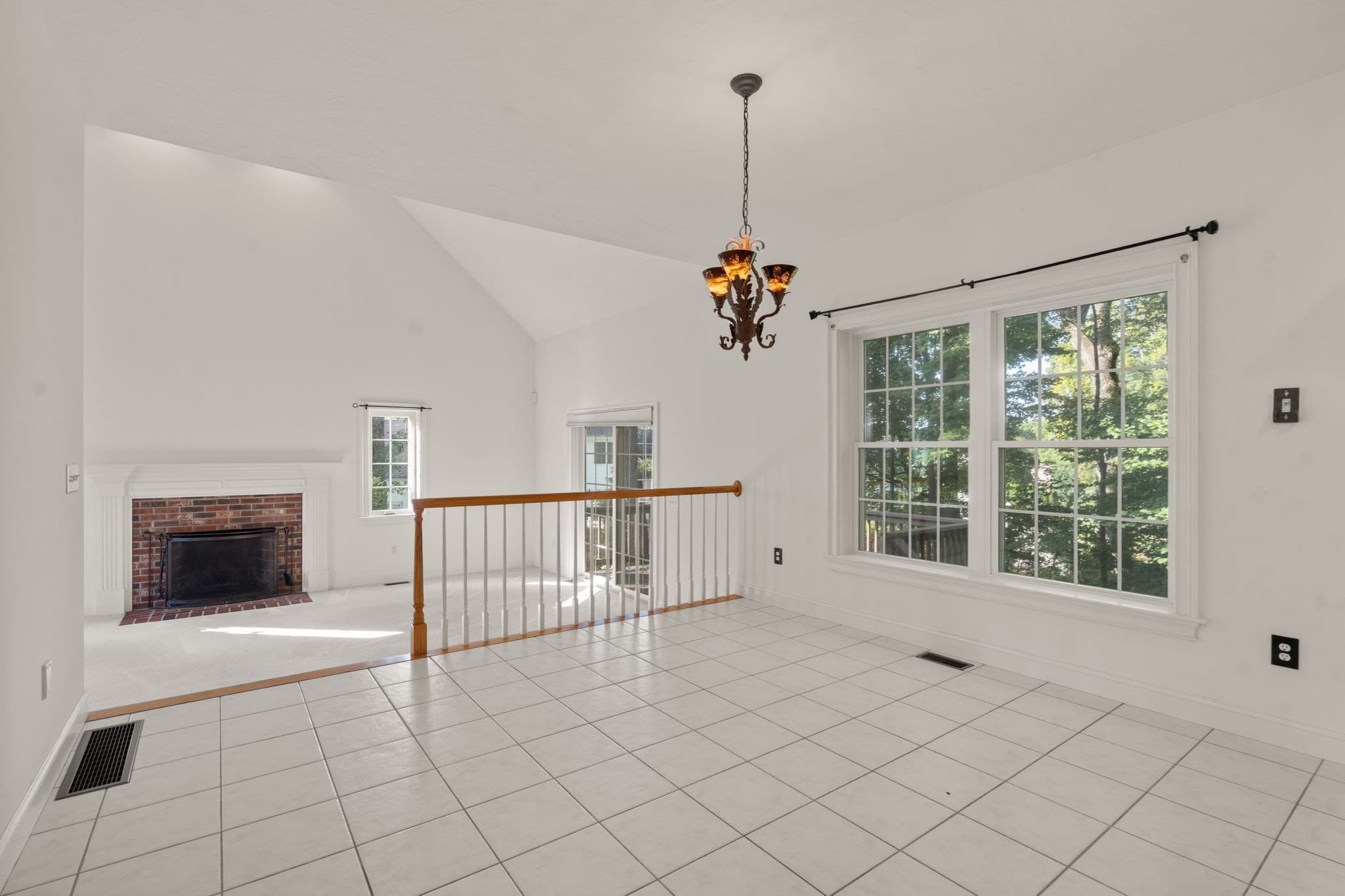 Single Family Residence at 34 Laurelwood Dr, Worcester MA 01605, Worcester, photo 9 of 39