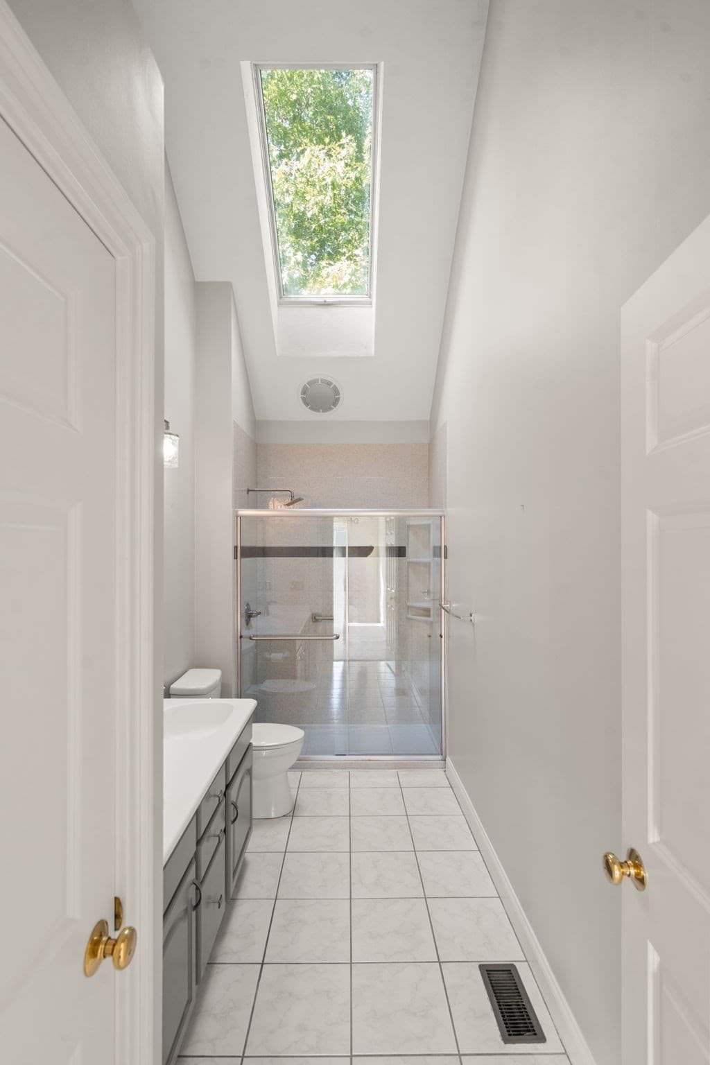 Single Family Residence at 34 Laurelwood Dr, Worcester MA 01605, Worcester, photo 24 of 39