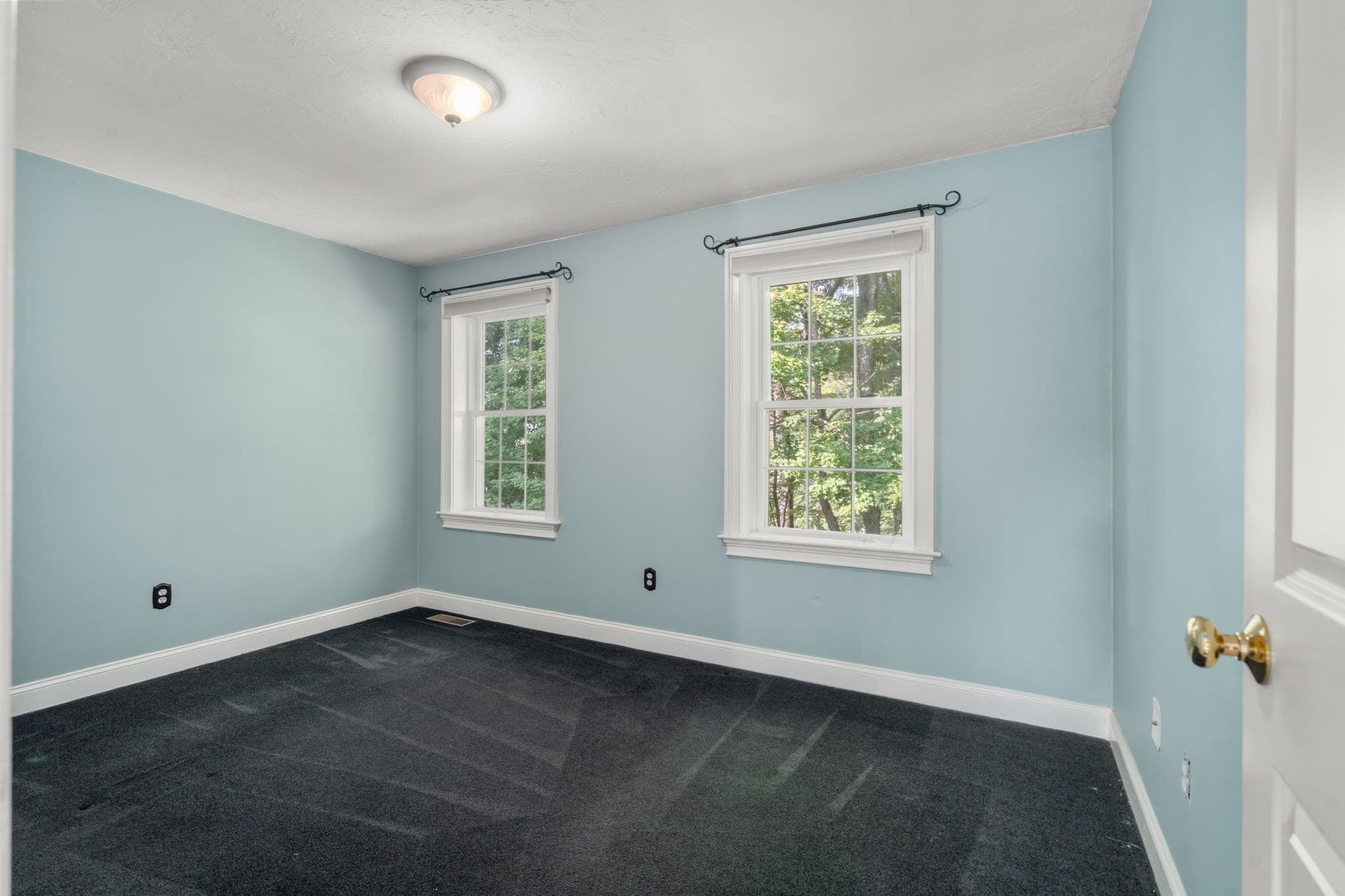 Single Family Residence at 34 Laurelwood Dr, Worcester MA 01605, Worcester, photo 30 of 39