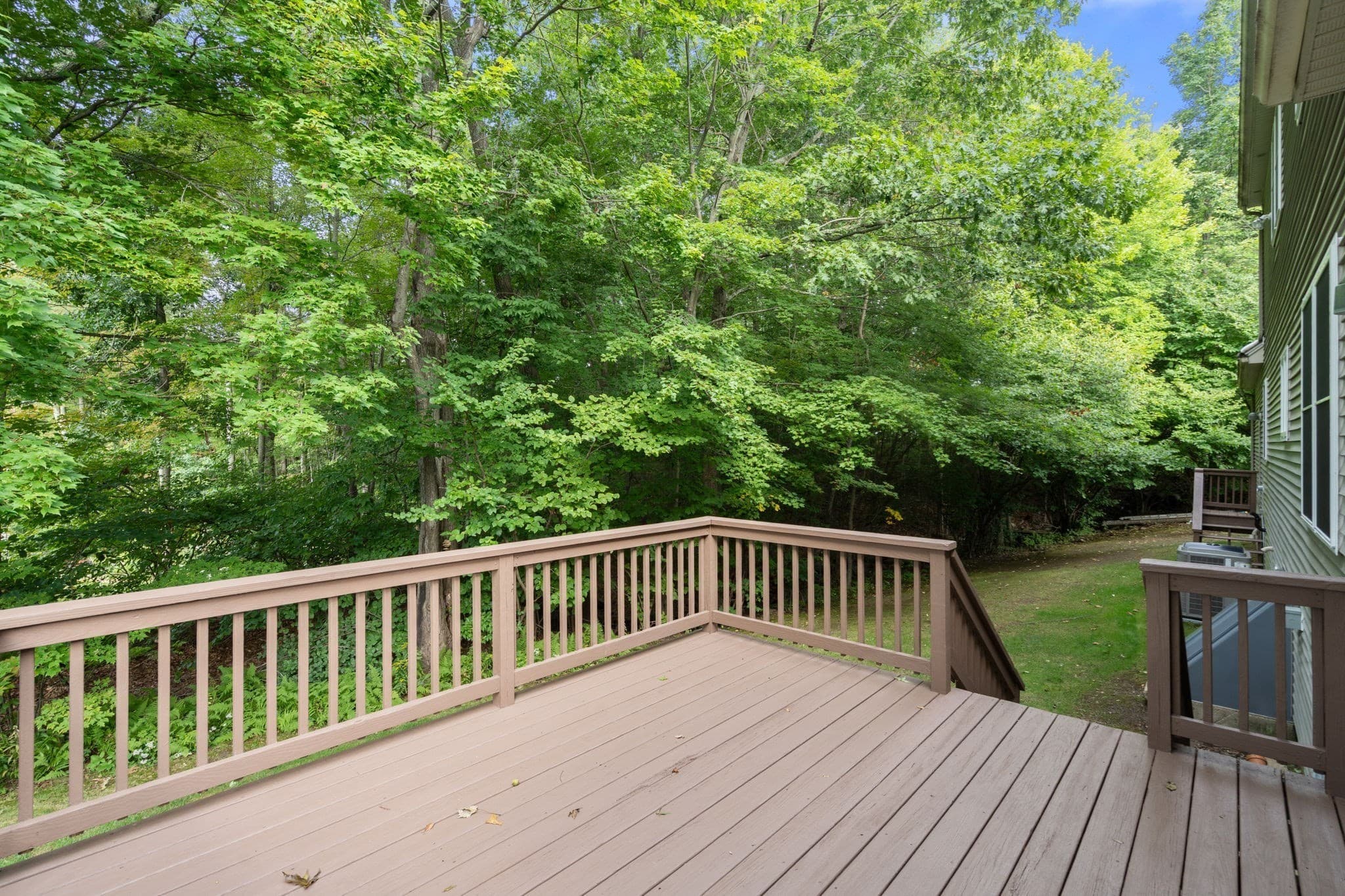 Single Family Residence at 34 Laurelwood Dr, Worcester MA 01605, Worcester, photo 38 of 39