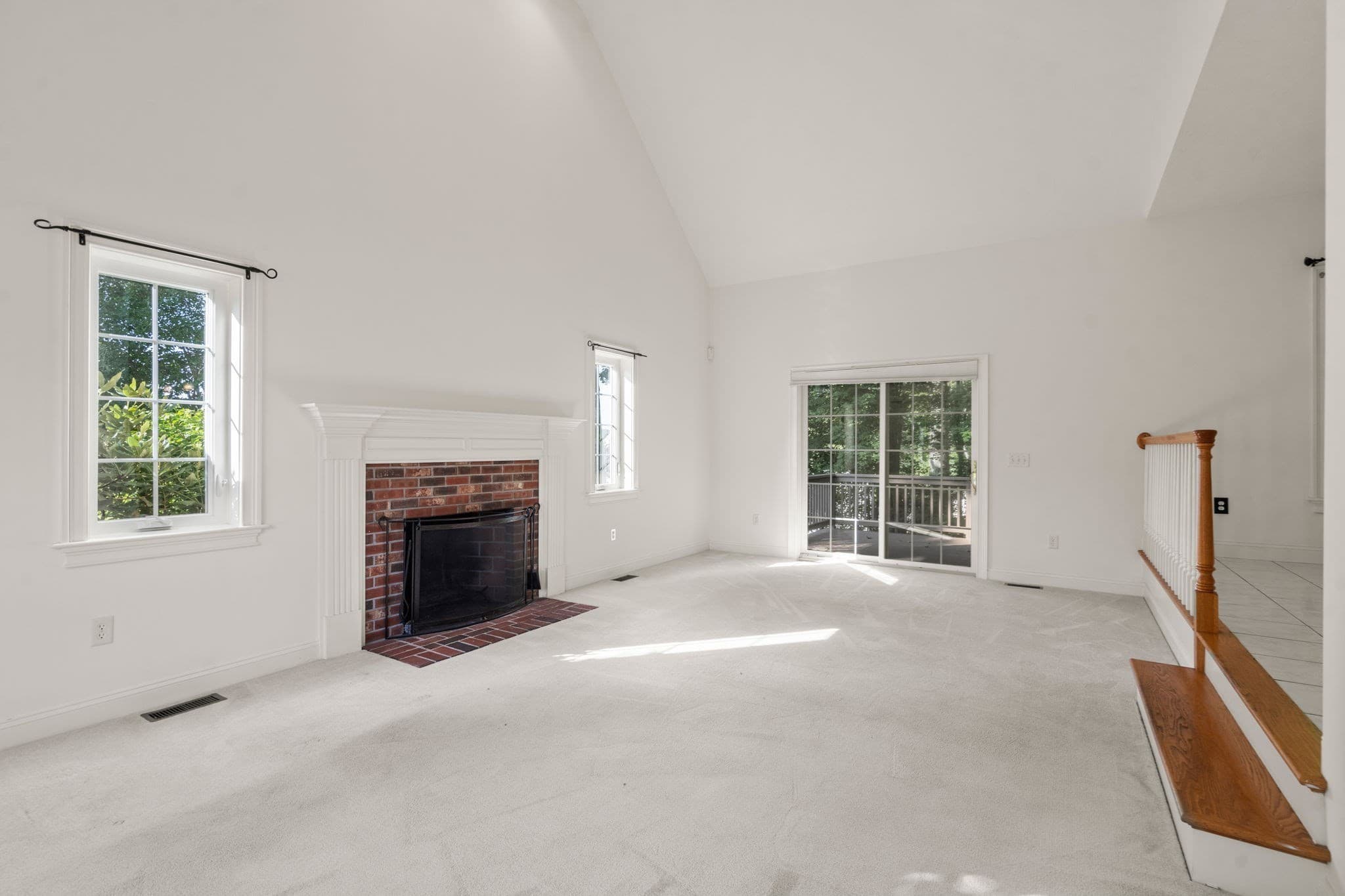 Single Family Residence at 34 Laurelwood Dr, Worcester MA 01605, Worcester, photo 10 of 39