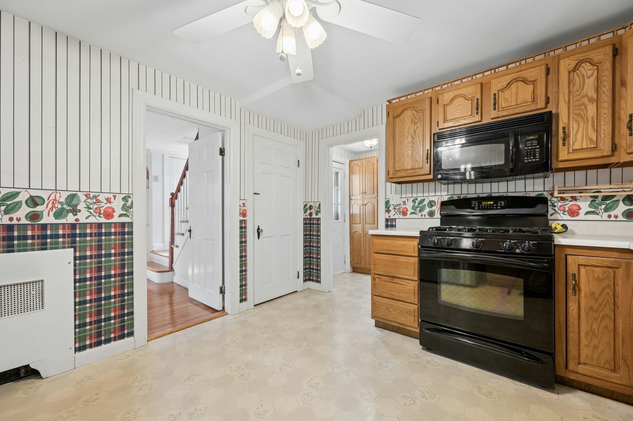 Single Family Residence at 34 Saint Elmo Road, Worcester MA 01602, photo 16 of 42
