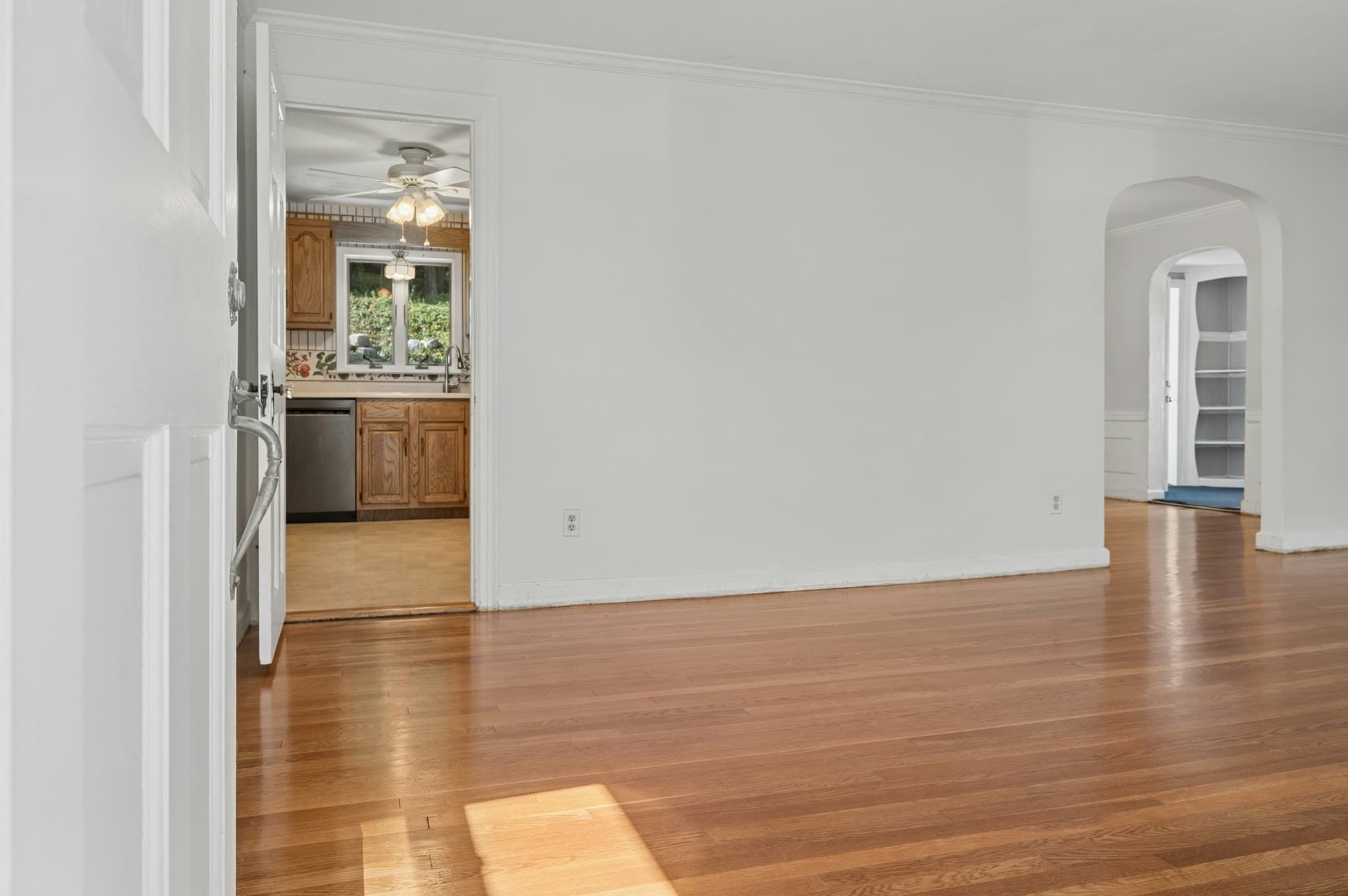 Single Family Residence at 34 Saint Elmo Road, Worcester MA 01602, photo 10 of 42