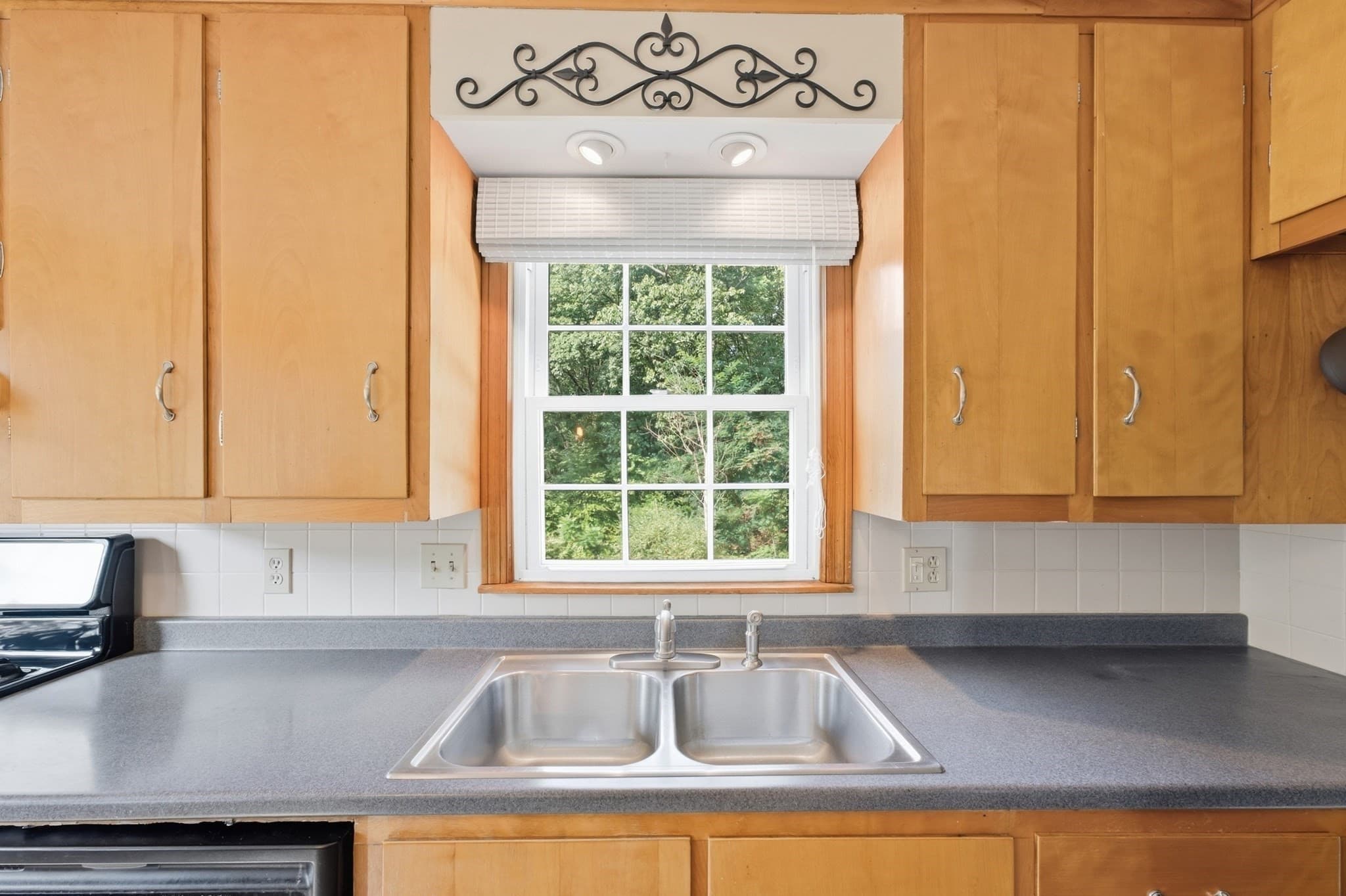 Single Family Residence at 158 Telegraph Ave, Chicopee MA 01020, Chicopee, photo 9 of 42