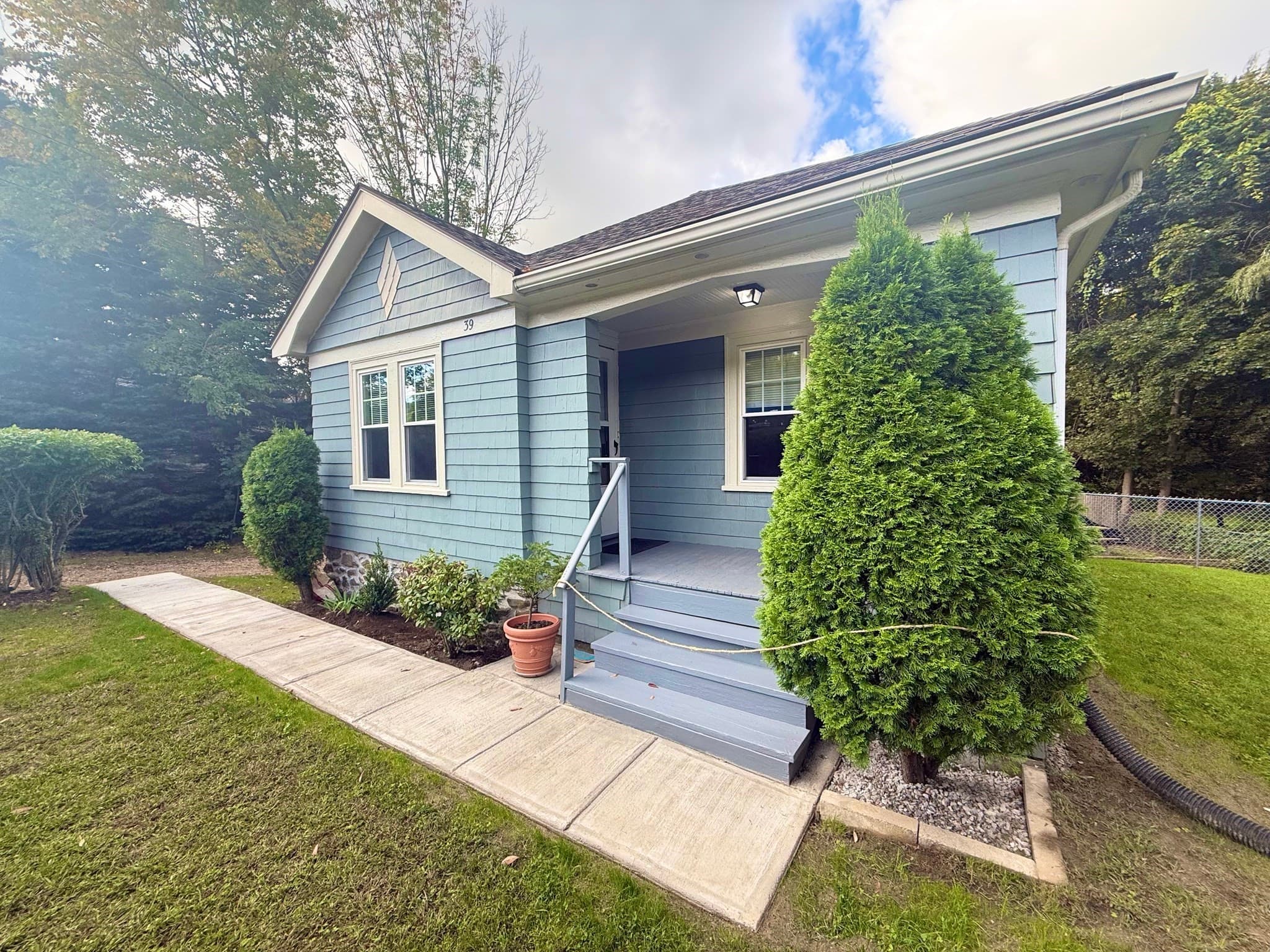 Single Family Residence at 39 Main St, Sturbridge MA 01566, Sturbridge, photo 2 of 24