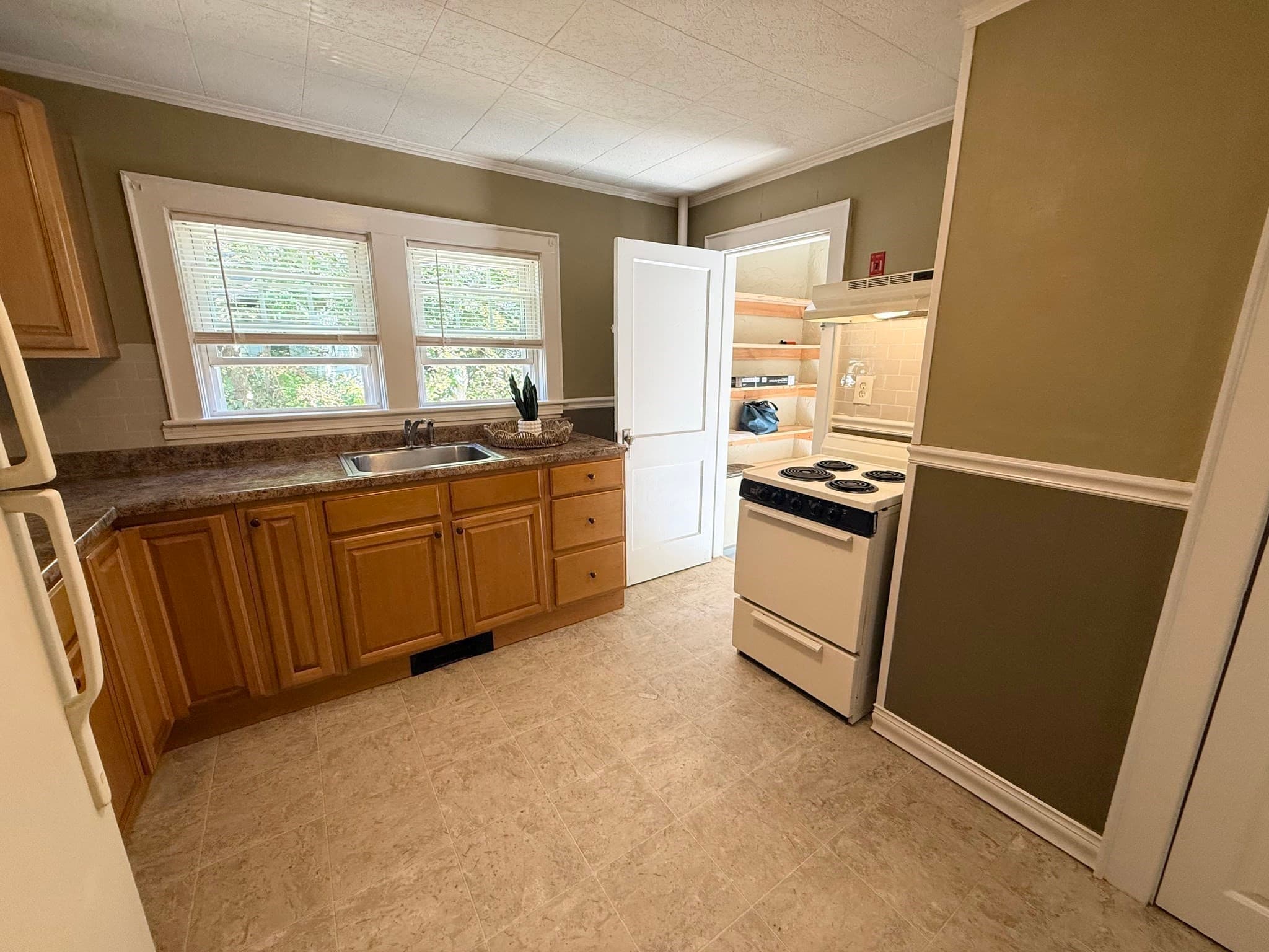 Single Family Residence at 39 Main St, Sturbridge MA 01566, Sturbridge, photo 12 of 24