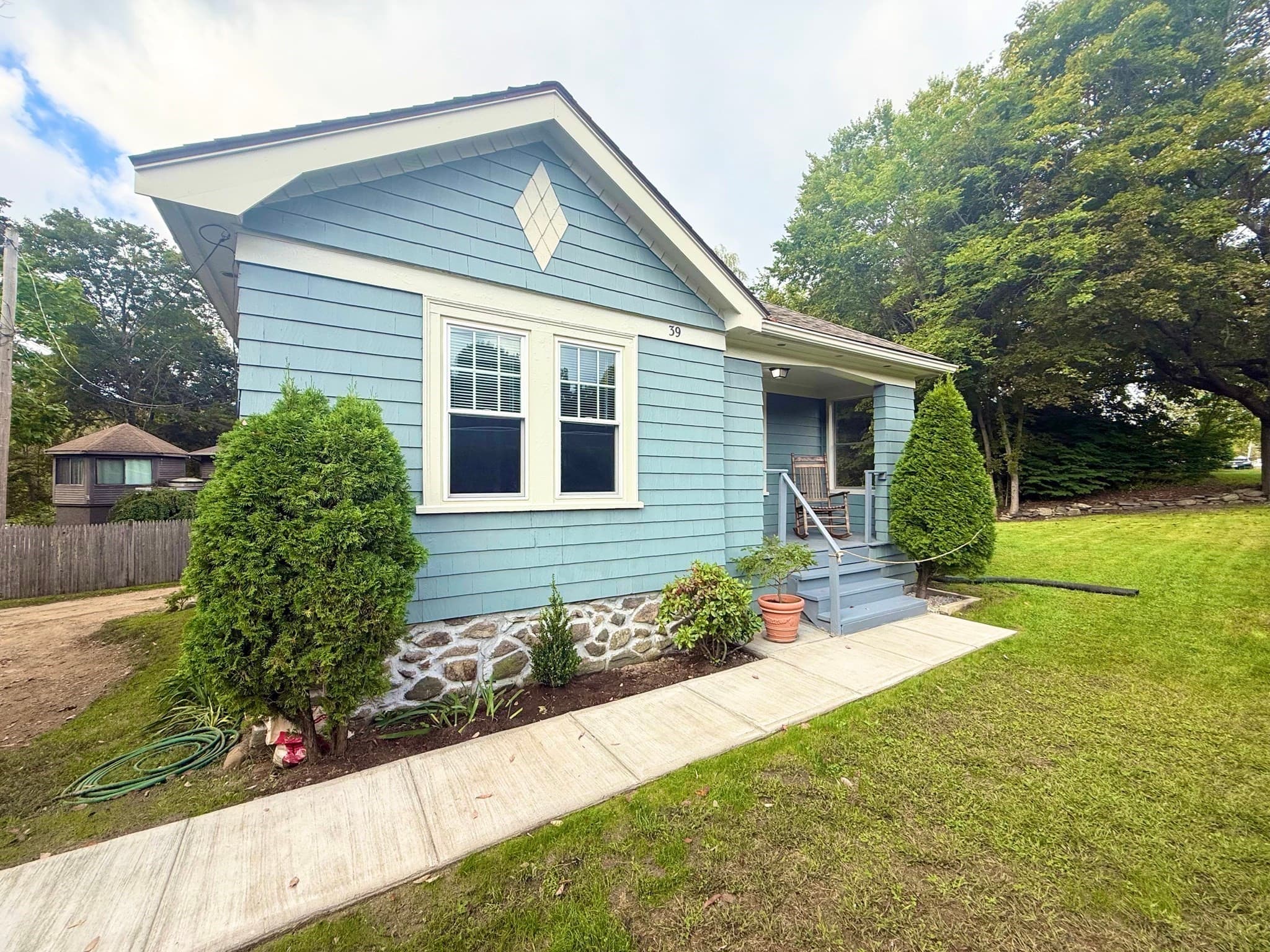 Single Family Residence at 39 Main St, Sturbridge MA 01566, Sturbridge, photo 3 of 24