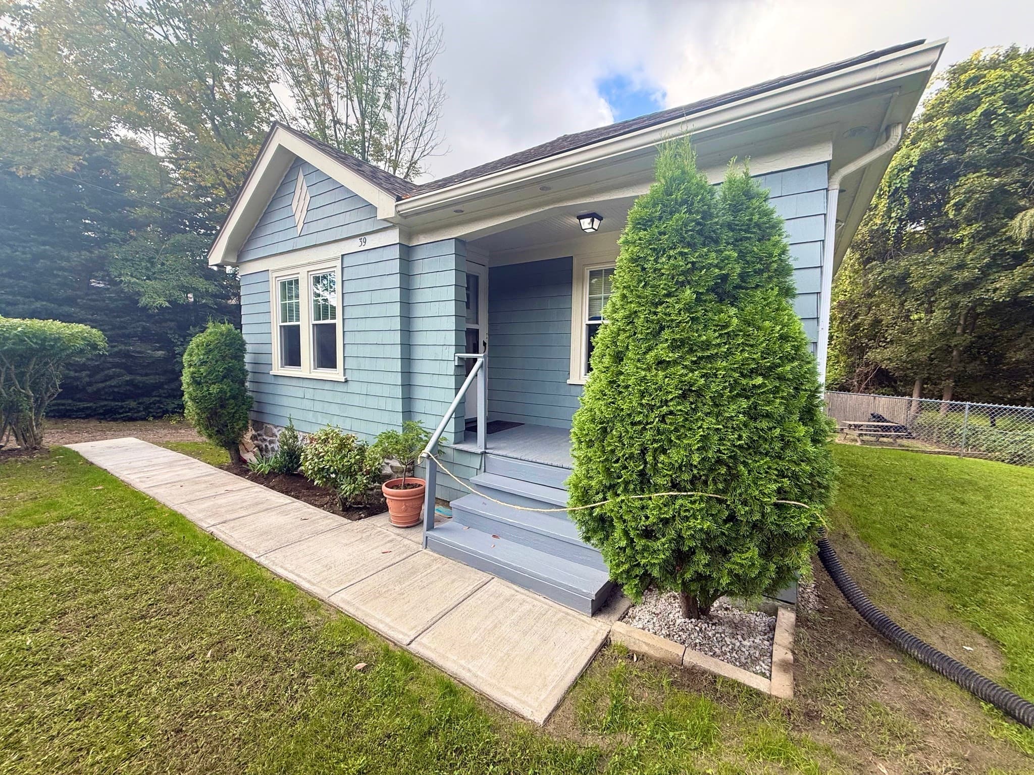 39 Main St, Sturbridge MA 01566