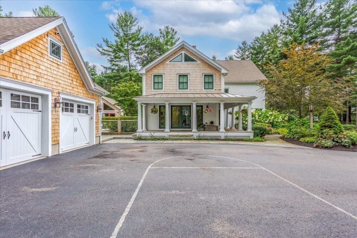 Single Family Residence at 11 Gilbert Way, Millbury MA 01527, photo 9 of 42