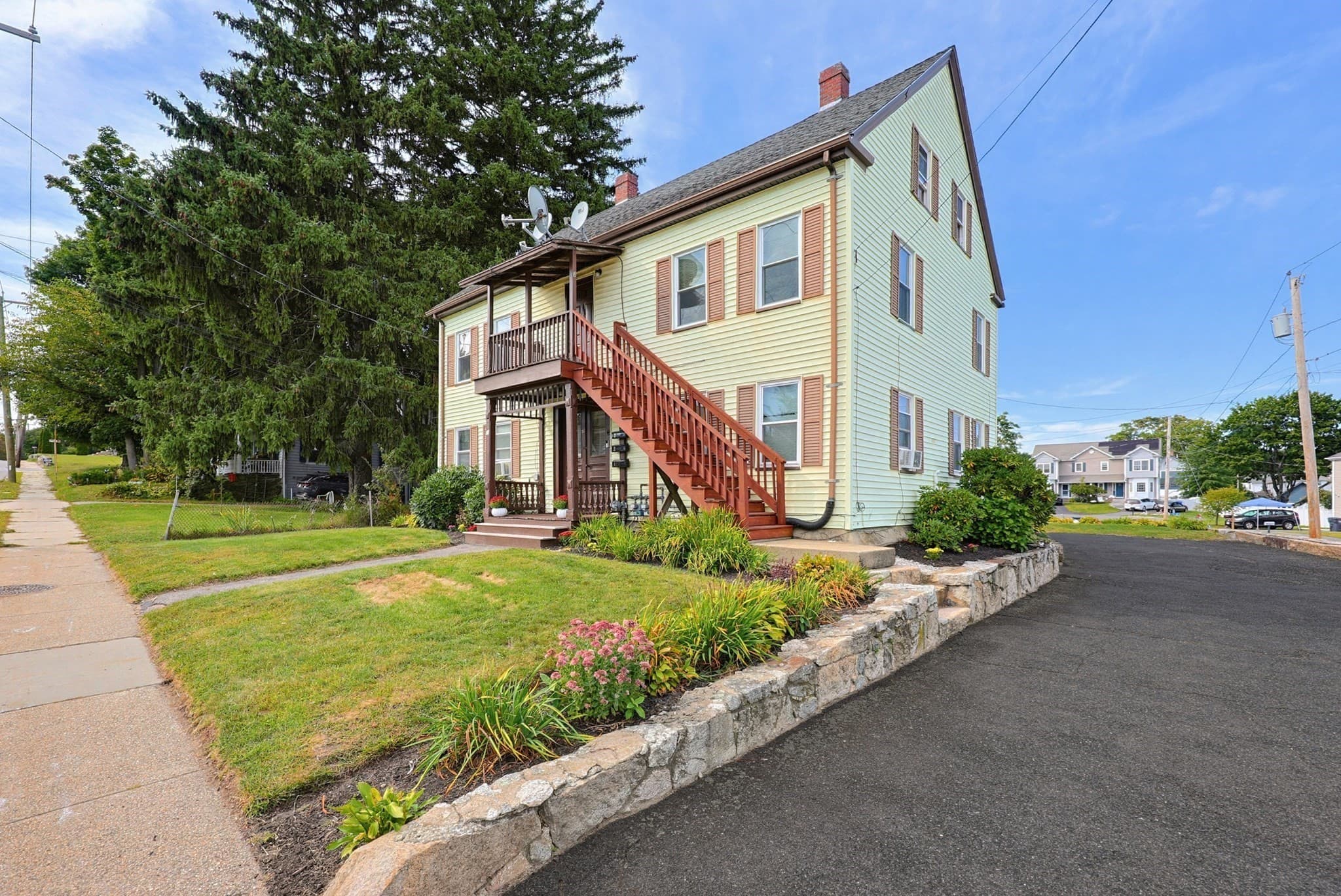 3 Family at 87 West St, Milford MA 01757, Milford, photo 3 of 42