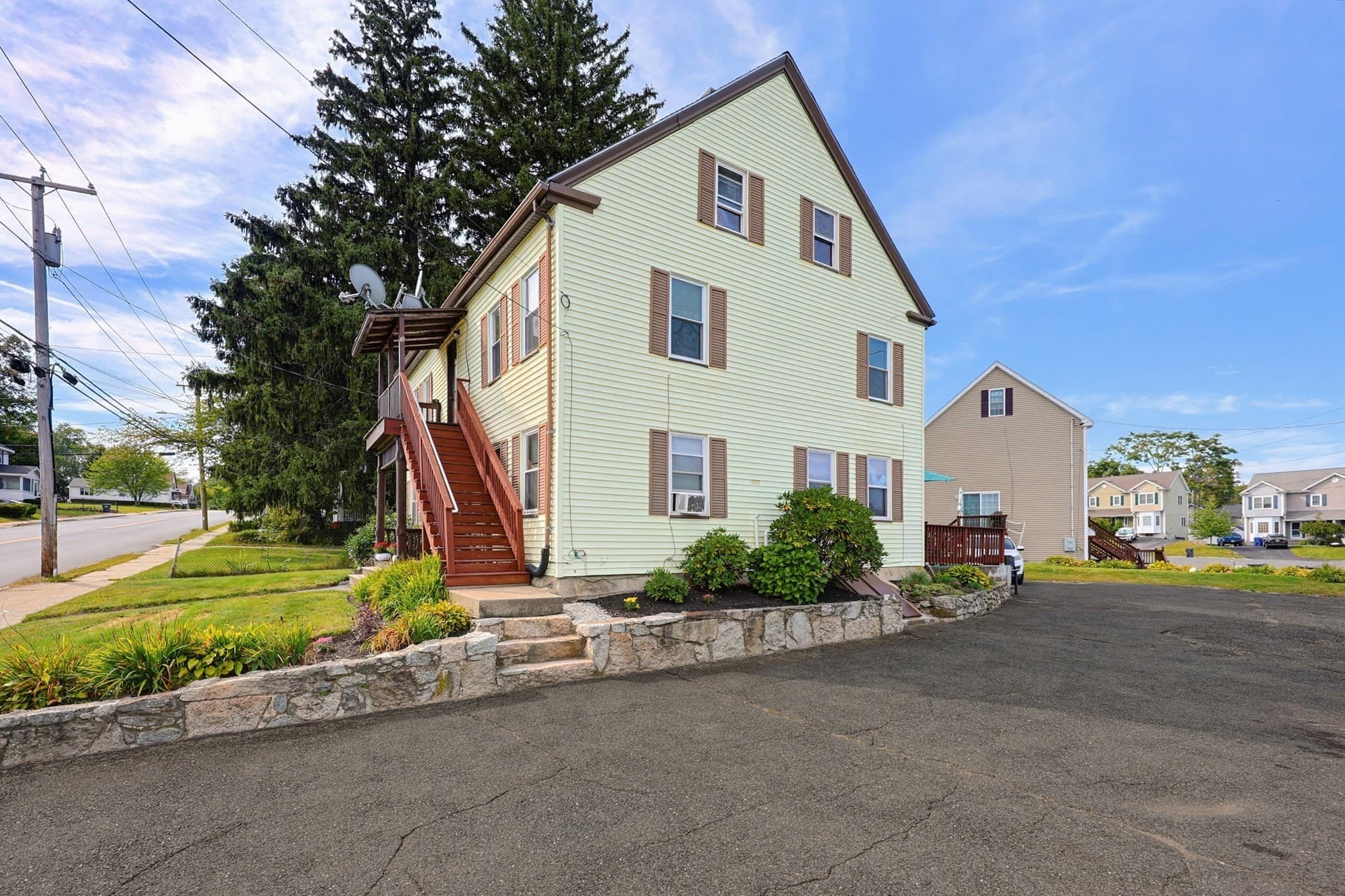 3 Family at 87 West St, Milford MA 01757, Milford, photo 5 of 42