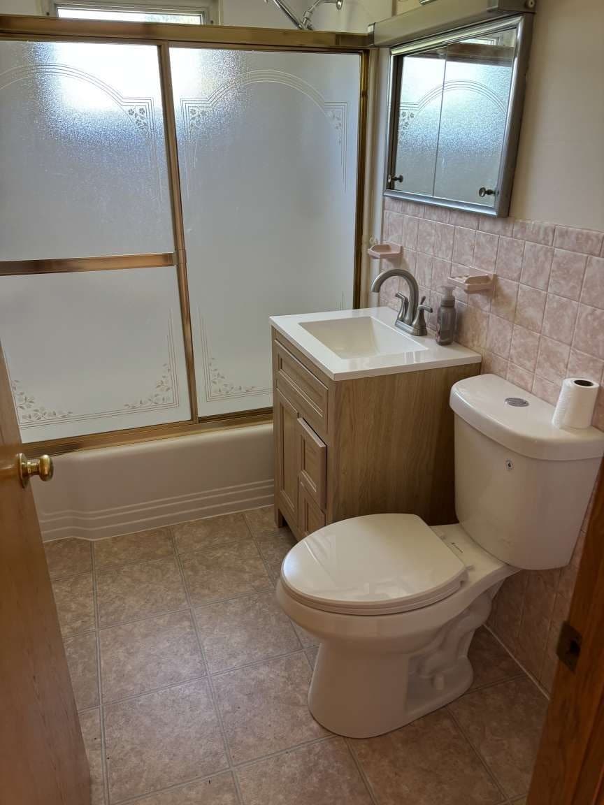 Single Family Residence at 38 Cora Ave, Chicopee MA 01013, Chicopee, photo 6 of 19