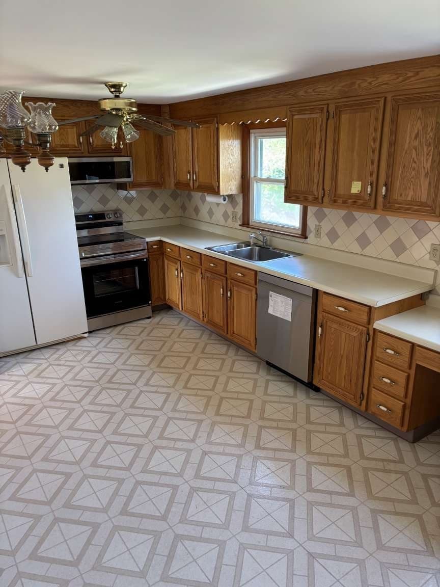Single Family Residence at 38 Cora Ave, Chicopee MA 01013, Chicopee, photo 5 of 19