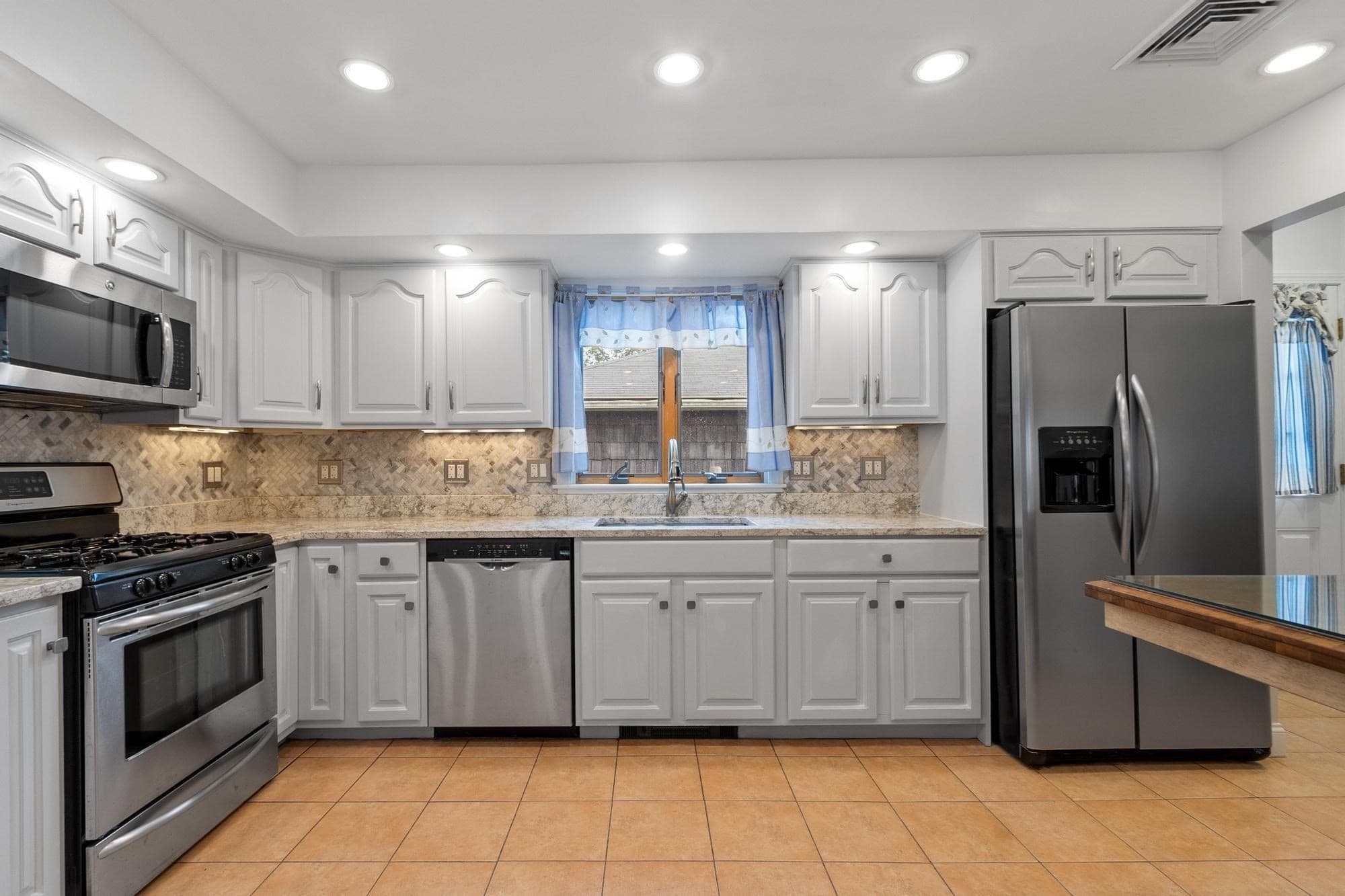 Single Family Residence at 102 Narragansett Rd, Quincy MA 02169, Quincy, photo 11 of 41