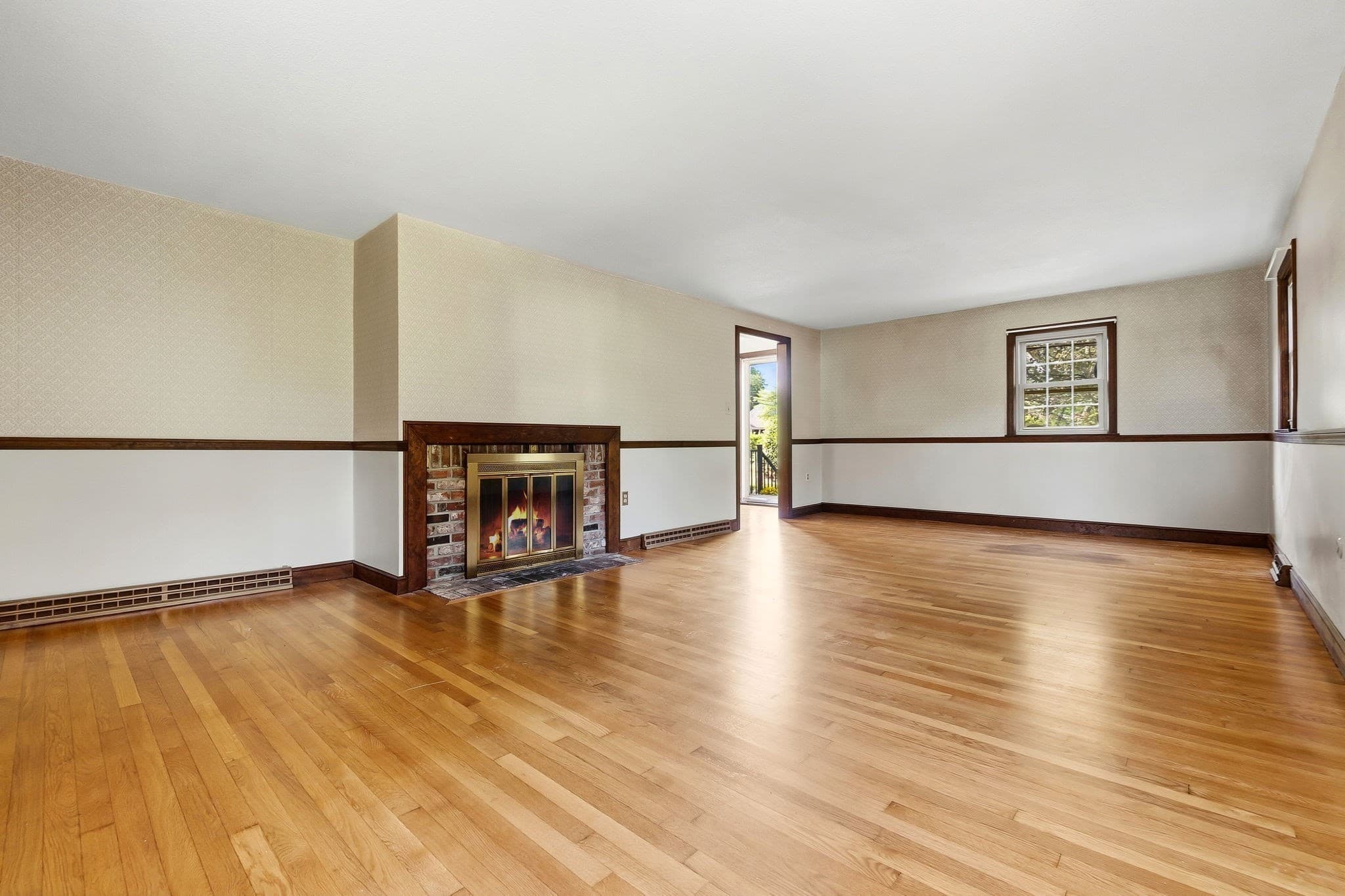 Single Family Residence at 250 E. Lothrop Street, Beverly MA 01915, Beverly, photo 2 of 27