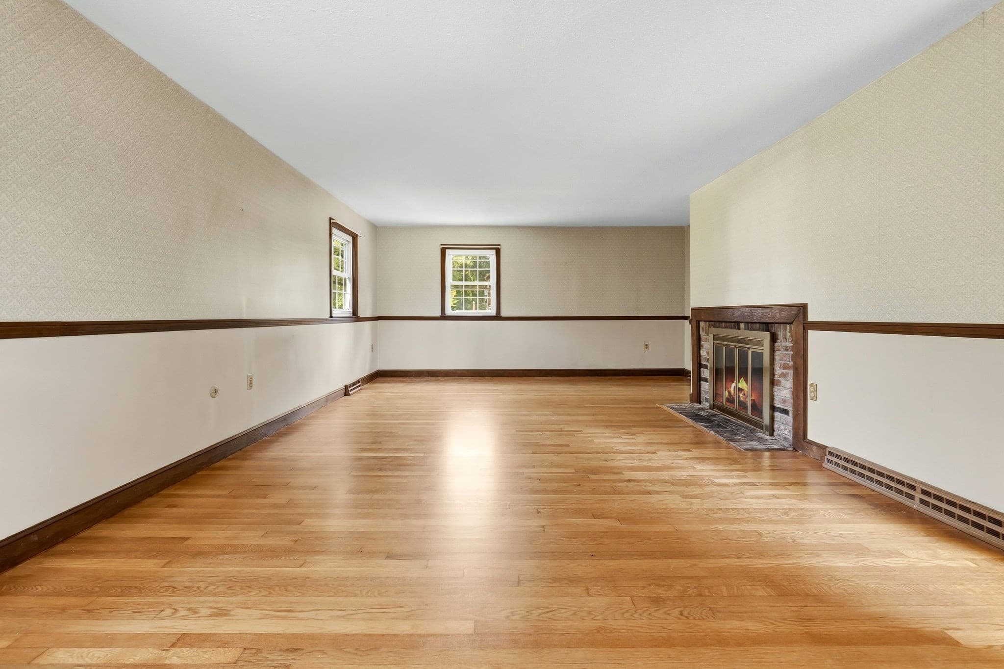 Single Family Residence at 250 E. Lothrop Street, Beverly MA 01915, Beverly, photo 3 of 27