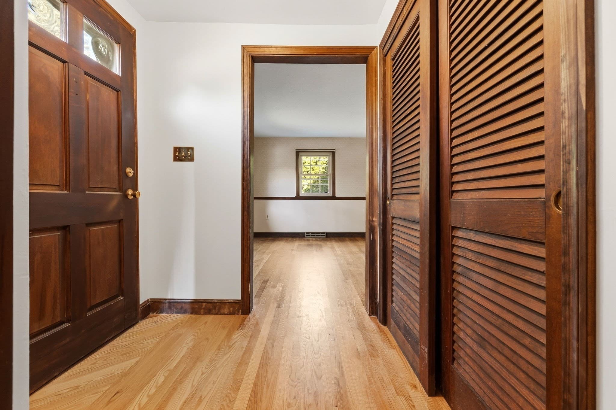 Single Family Residence at 250 E. Lothrop Street, Beverly MA 01915, Beverly, photo 5 of 27