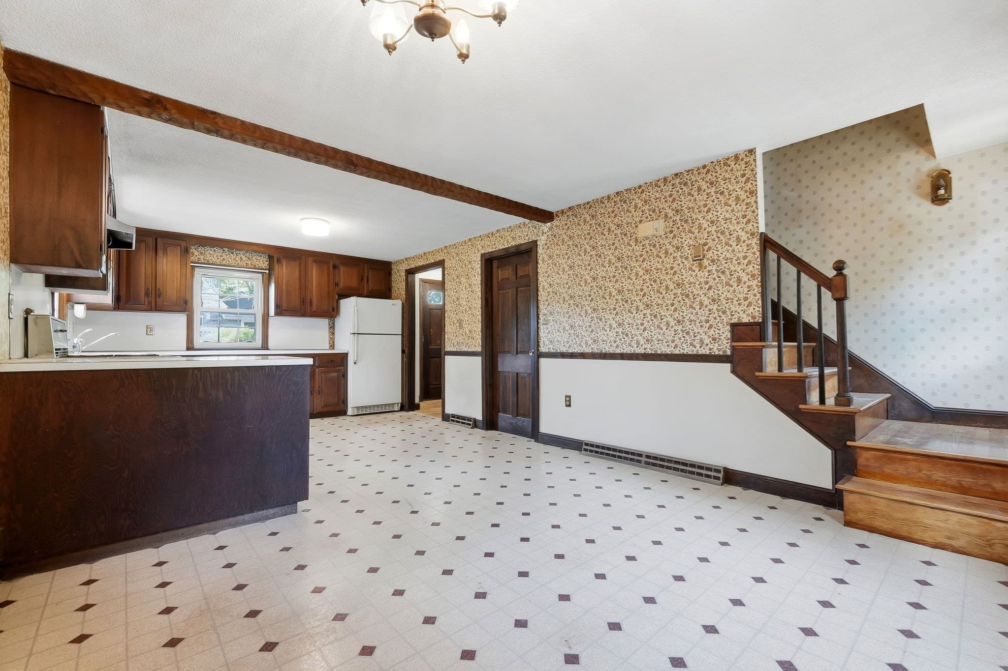 Single Family Residence at 250 E. Lothrop Street, Beverly MA 01915, Beverly, photo 10 of 27