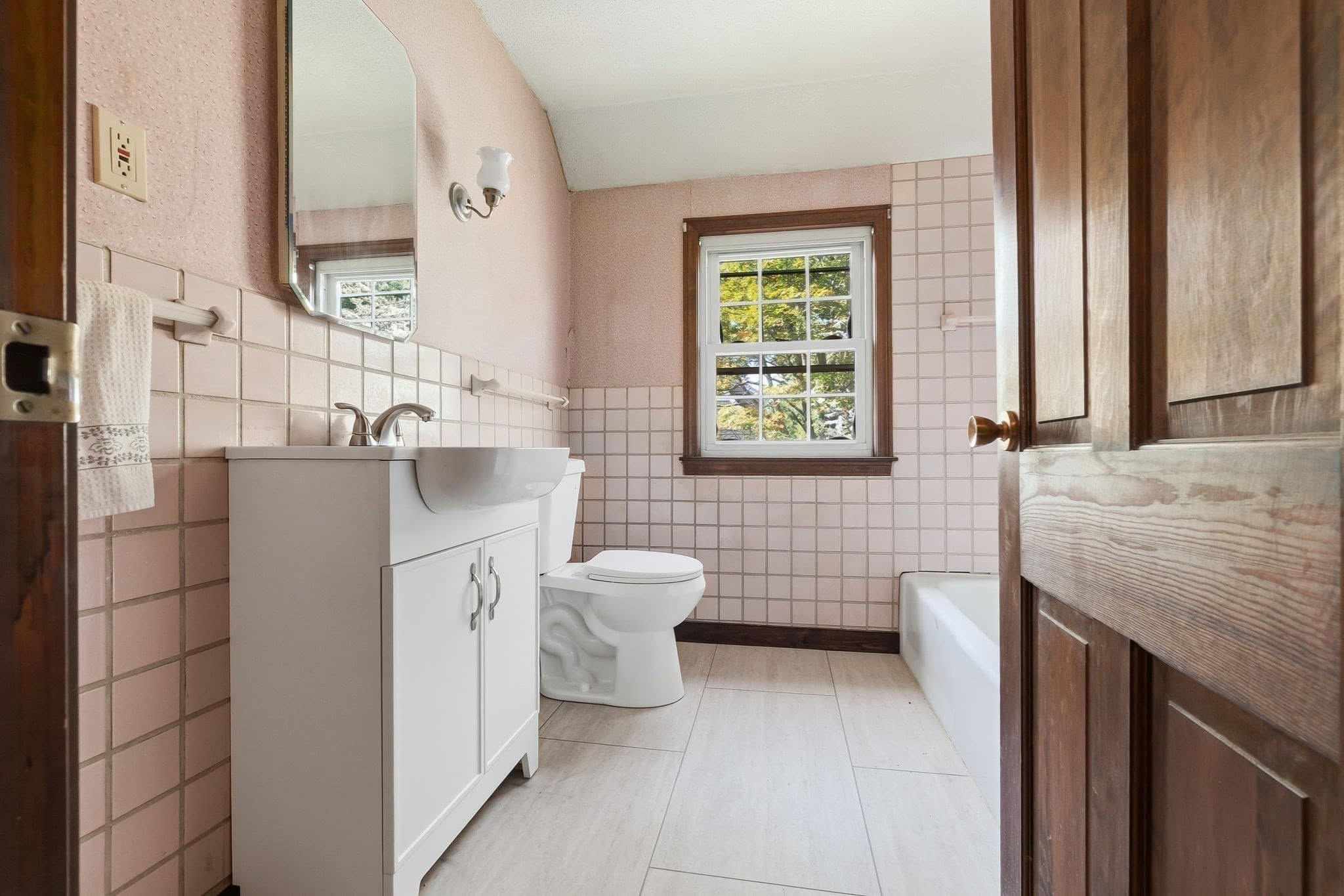 Single Family Residence at 250 E. Lothrop Street, Beverly MA 01915, Beverly, photo 18 of 27