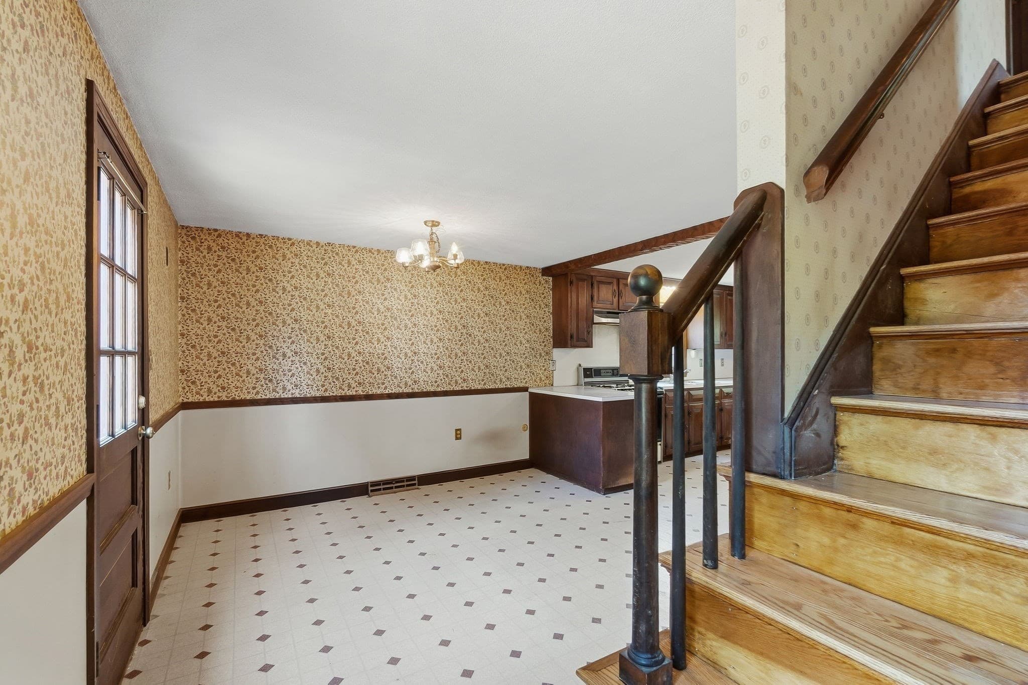 Single Family Residence at 250 E. Lothrop Street, Beverly MA 01915, Beverly, photo 11 of 27