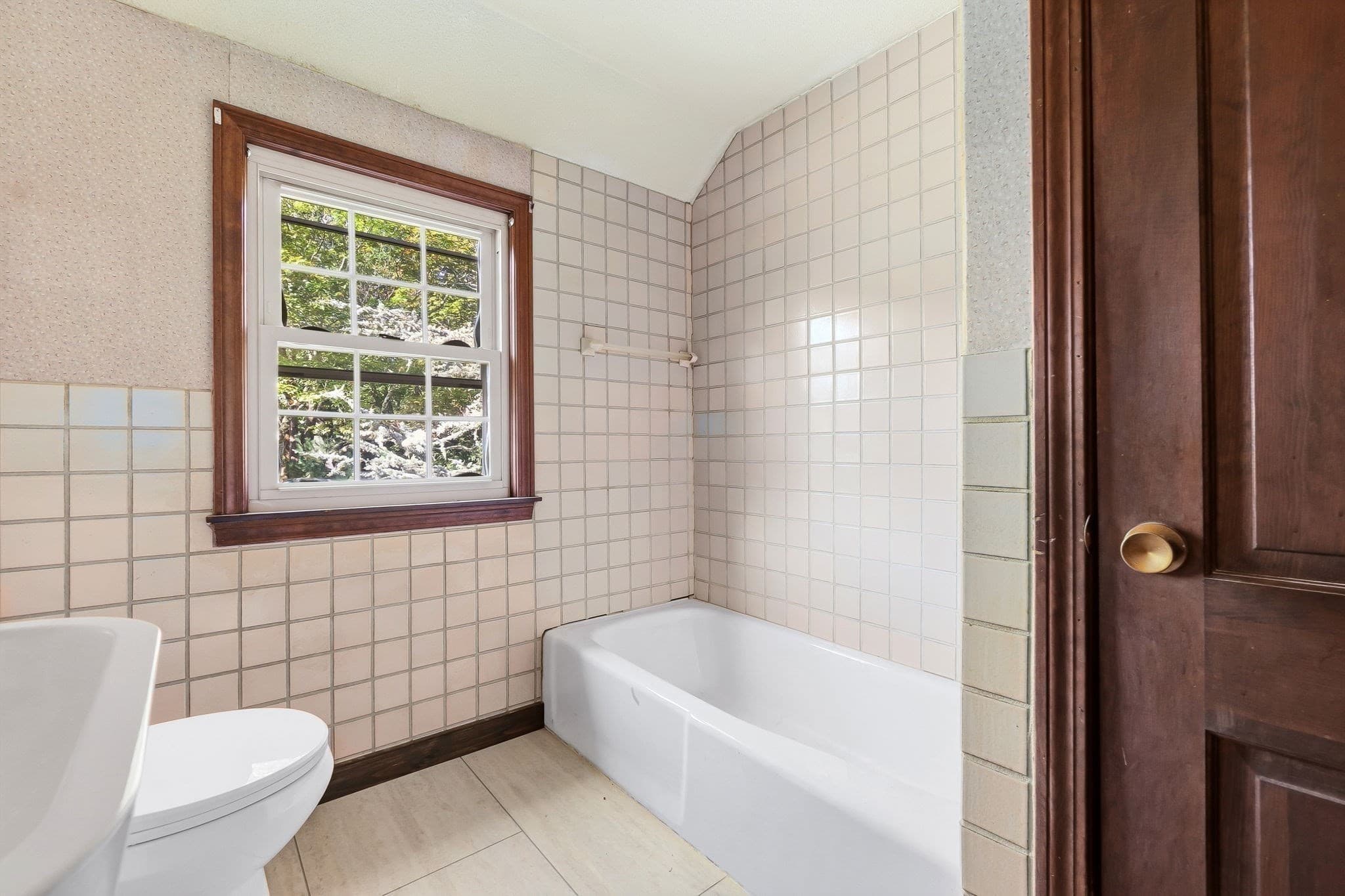Single Family Residence at 250 E. Lothrop Street, Beverly MA 01915, Beverly, photo 19 of 27