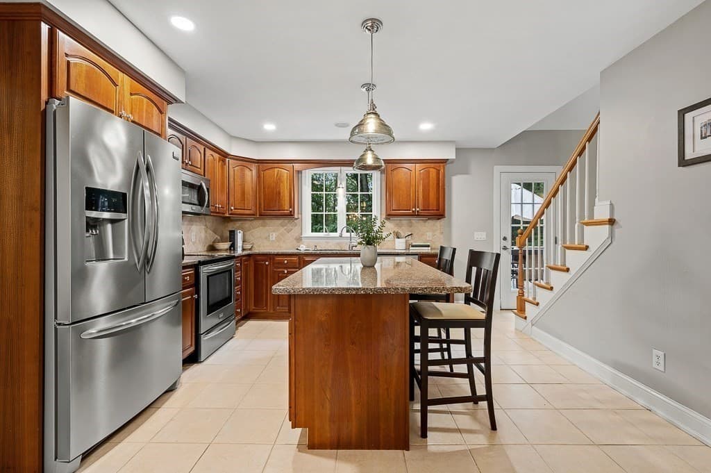 Single Family Residence at 91 Hartness Road, Sutton MA 01590, Sutton, photo 5 of 42