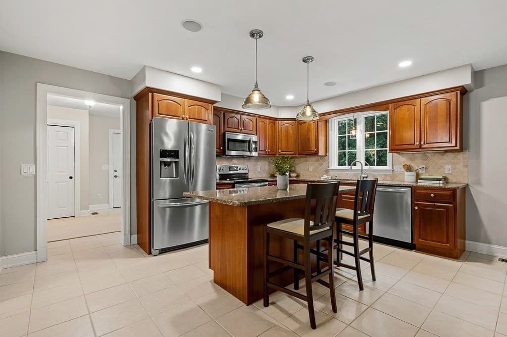 Single Family Residence at 91 Hartness Road, Sutton MA 01590, Sutton, photo 4 of 42