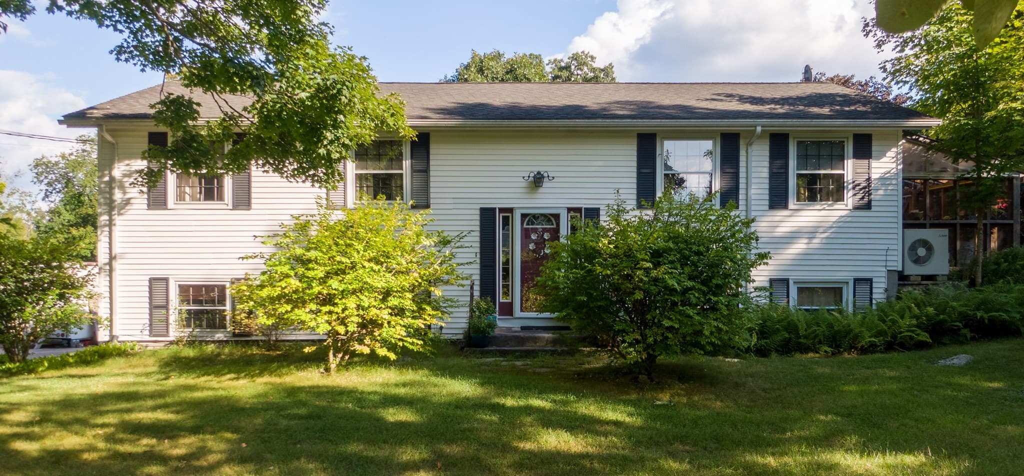 Single Family Residence at 1 Corttiss Rd, Thompson CT 06255, photo 2 of 18