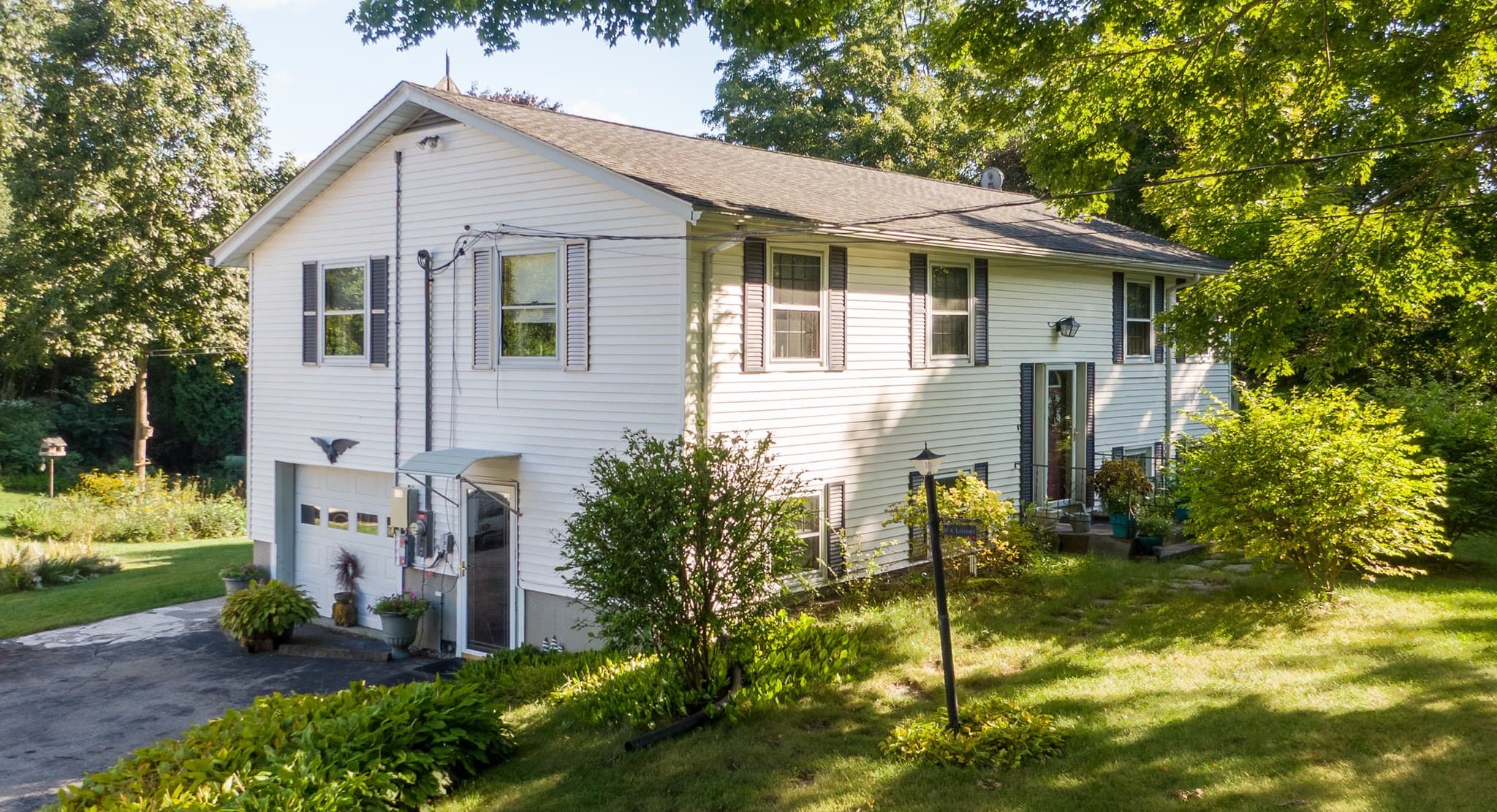 Single Family Residence at 1 Corttiss Rd, Thompson CT 06255, photo 3 of 18