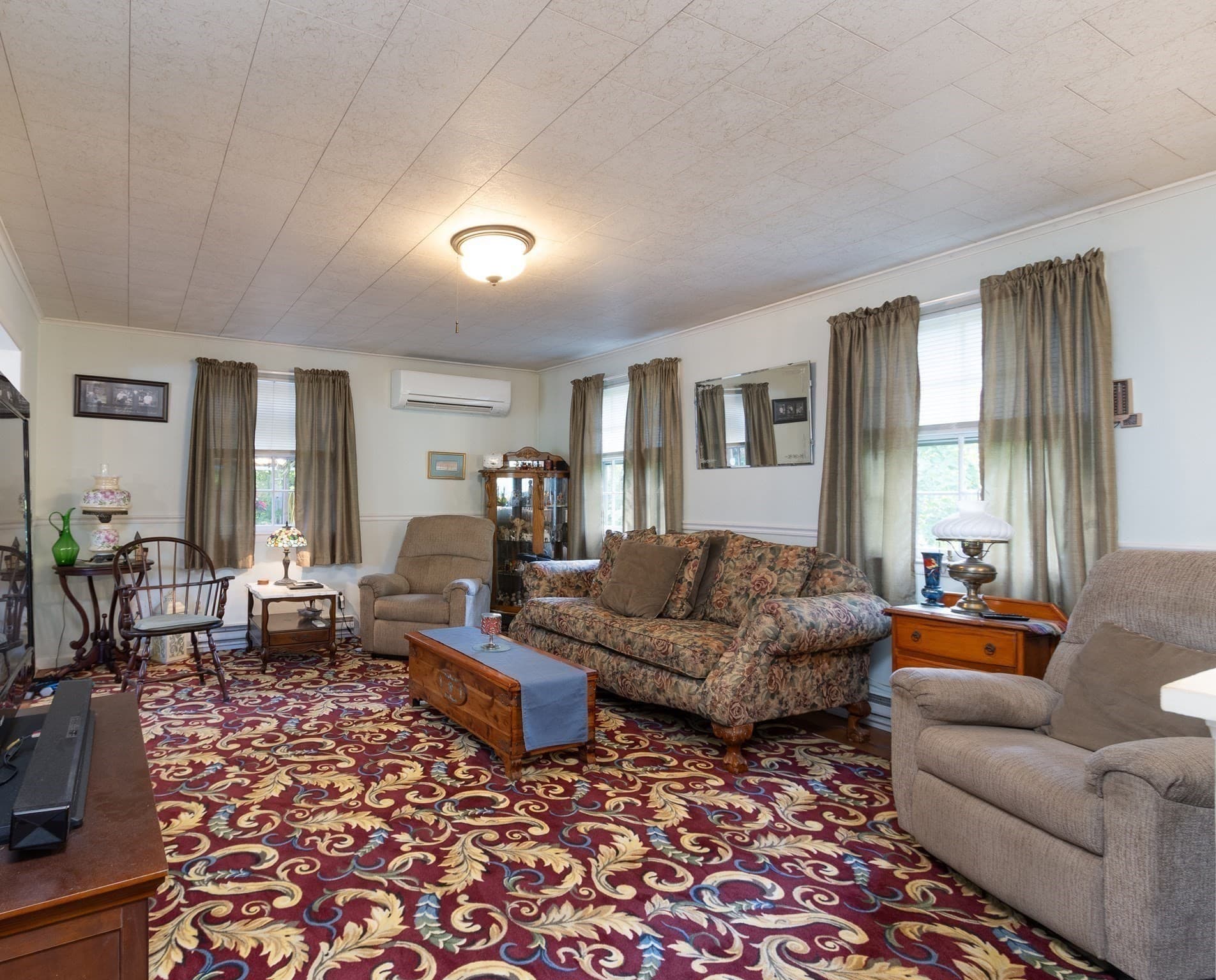 Single Family Residence at 1 Corttiss Rd, Thompson CT 06255, photo 10 of 18