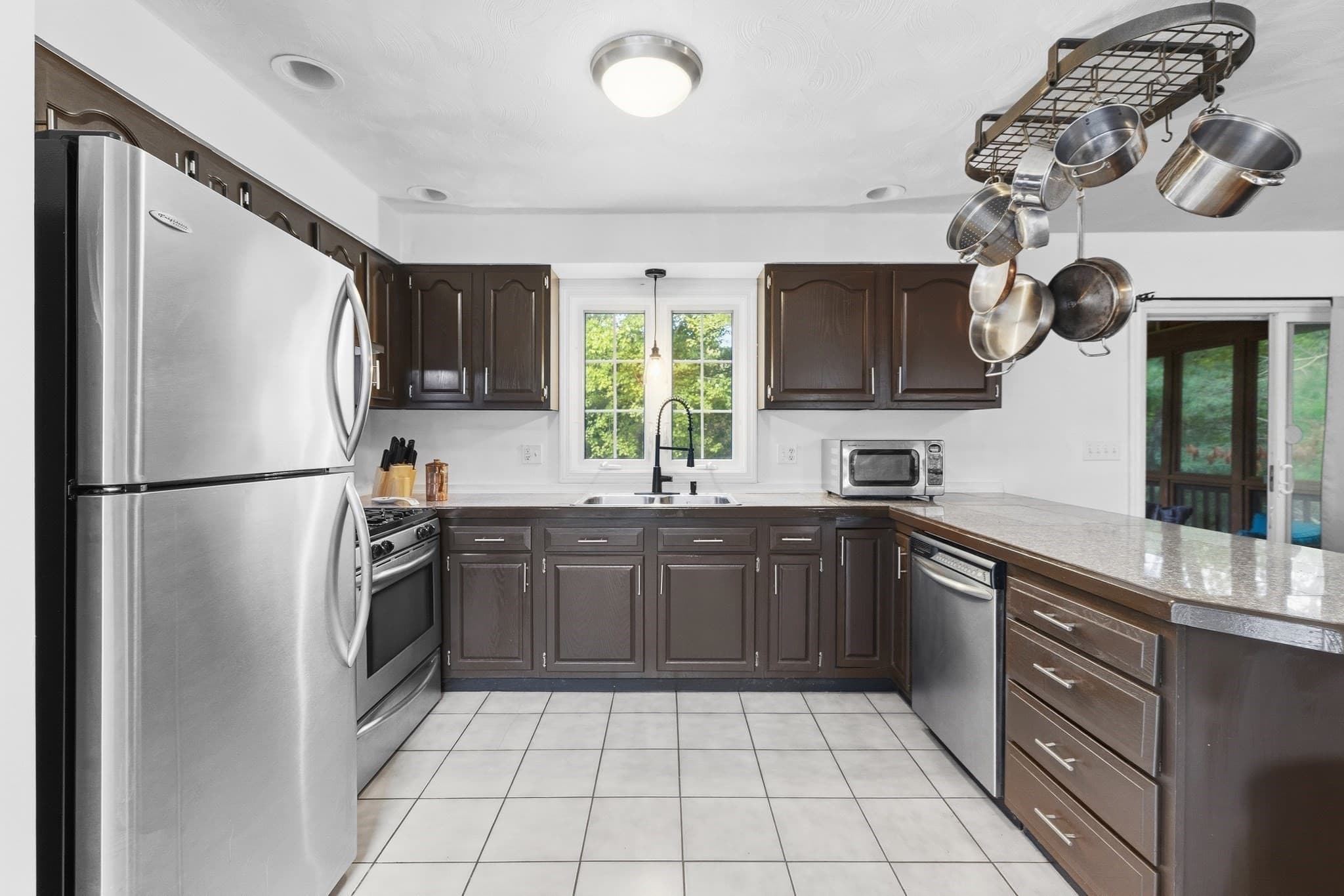 Single Family Residence at 777 New Plainville Rd, New Bedford MA 02745, New Bedford, photo 3 of 38