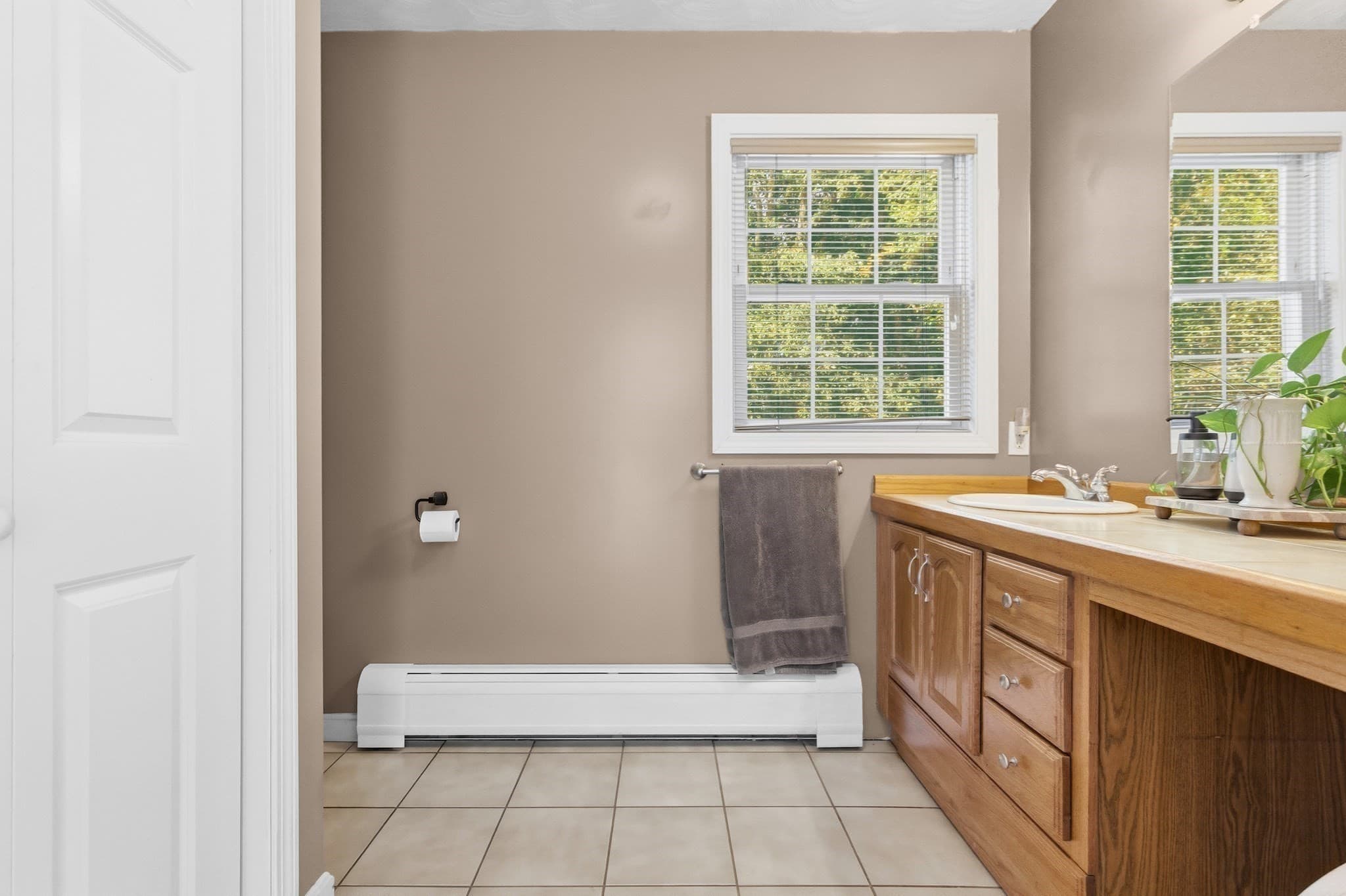 Single Family Residence at 777 New Plainville Rd, New Bedford MA 02745, New Bedford, photo 5 of 38
