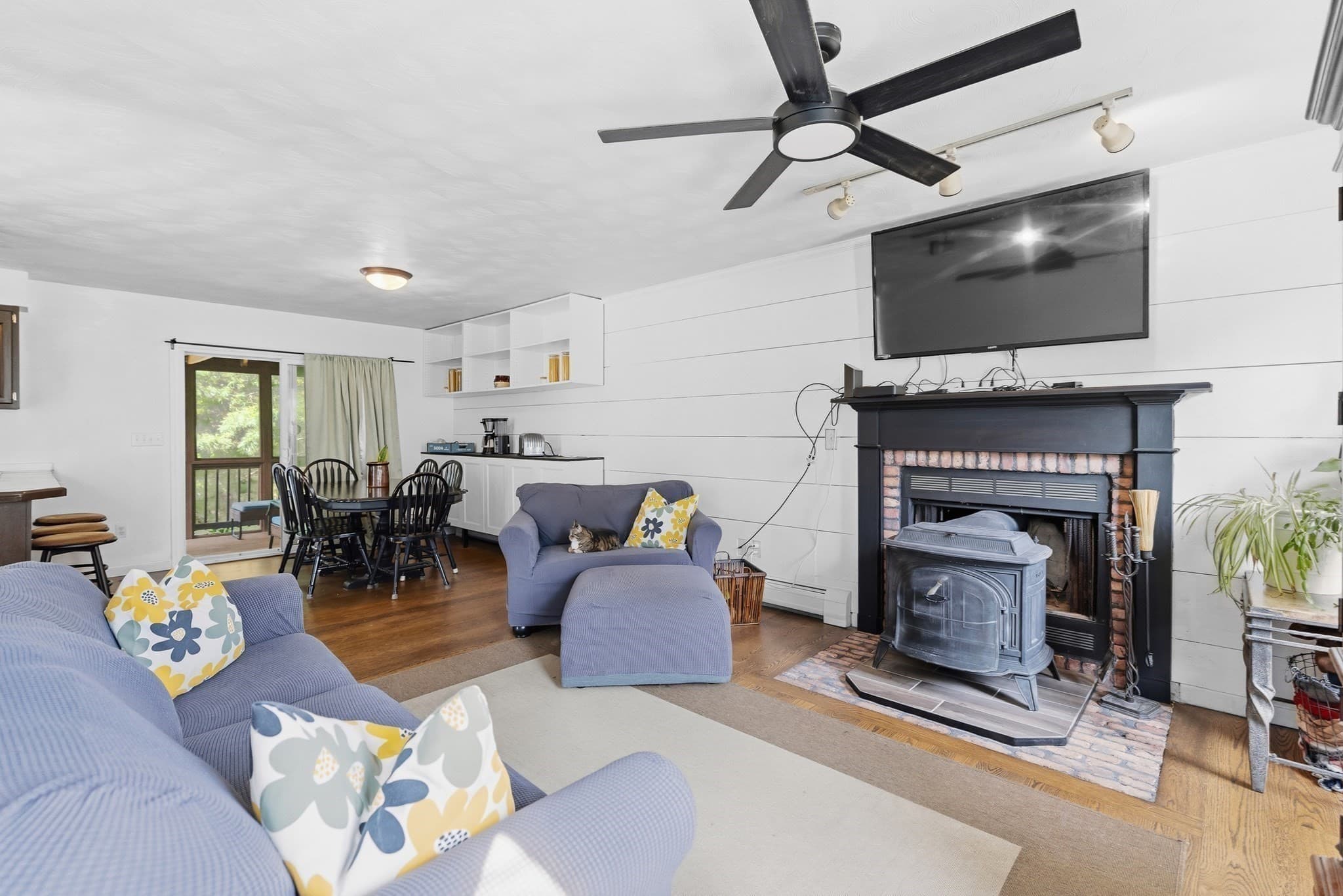 Single Family Residence at 777 New Plainville Rd, New Bedford MA 02745, New Bedford, photo 4 of 38