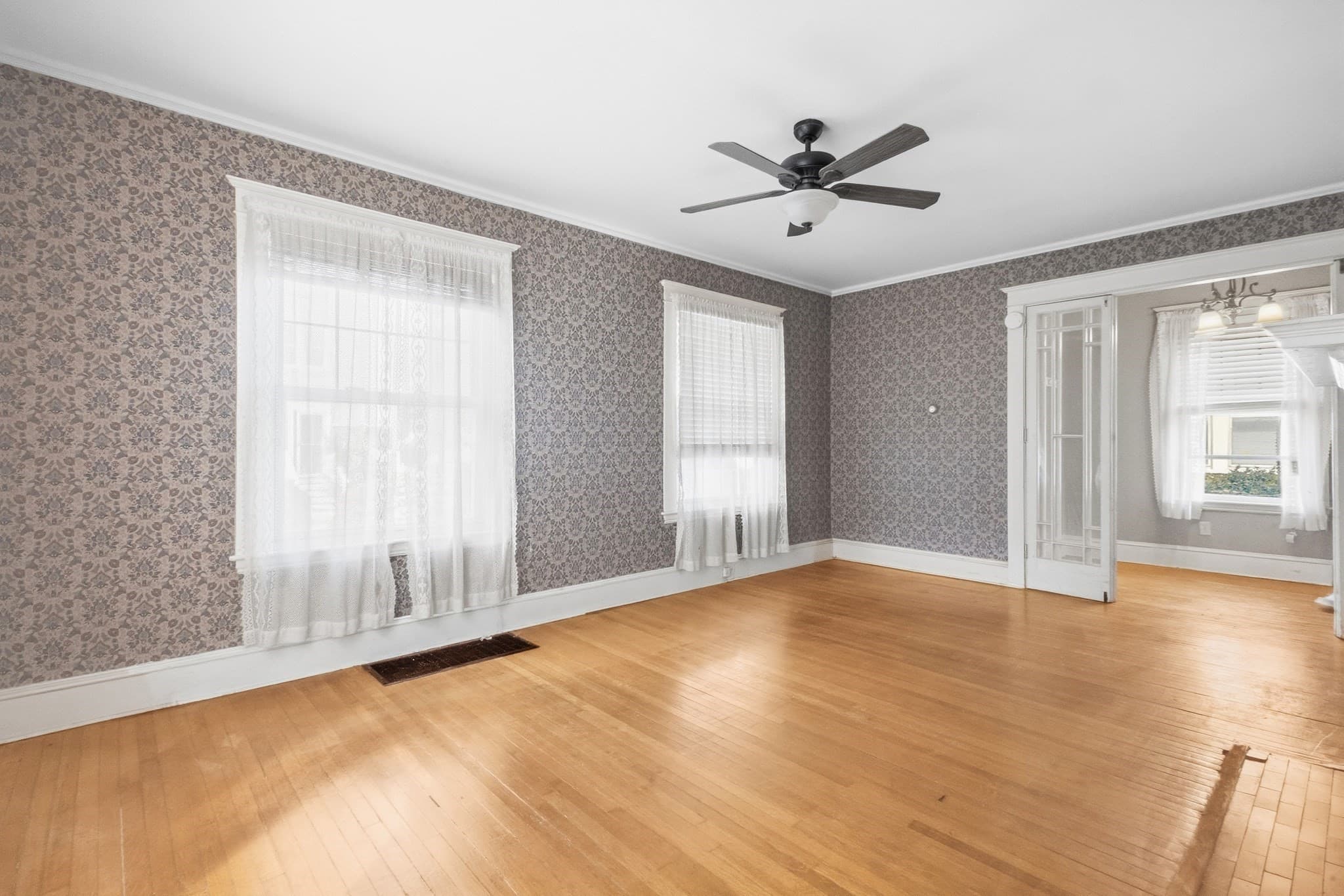 Single Family Residence at 70 Rounds St, New Bedford MA 02740, New Bedford, photo 6 of 36