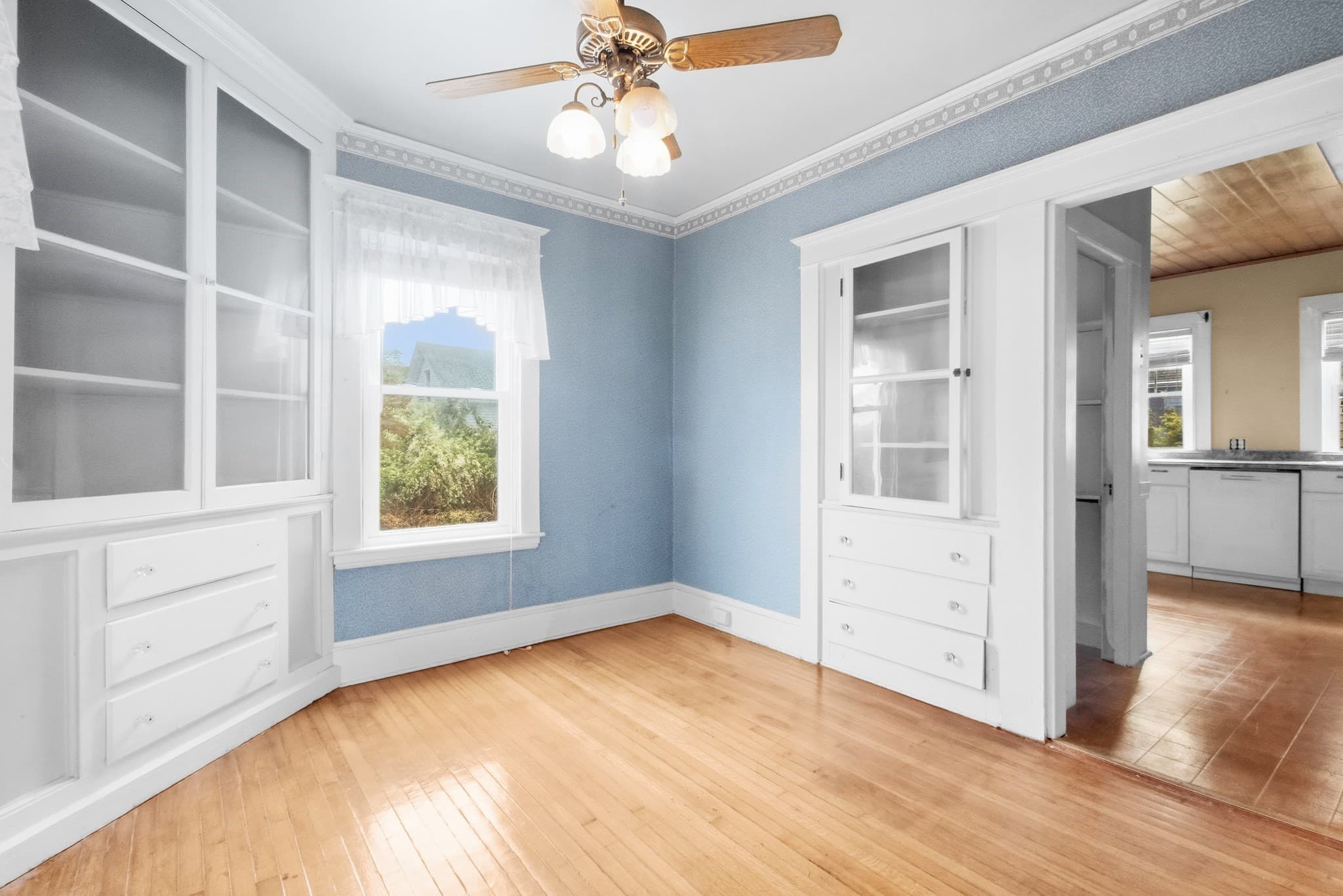 Single Family Residence at 70 Rounds St, New Bedford MA 02740, New Bedford, photo 13 of 36