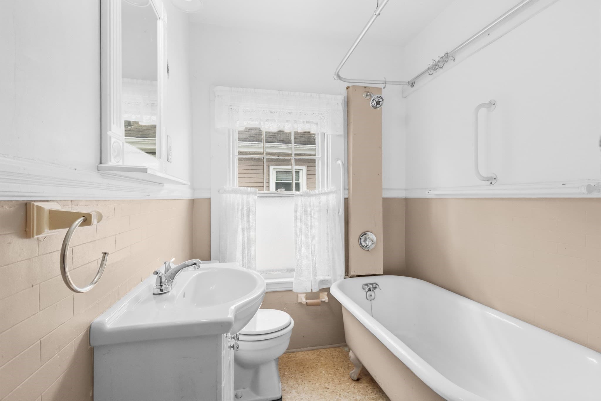 Single Family Residence at 70 Rounds St, New Bedford MA 02740, New Bedford, photo 28 of 36