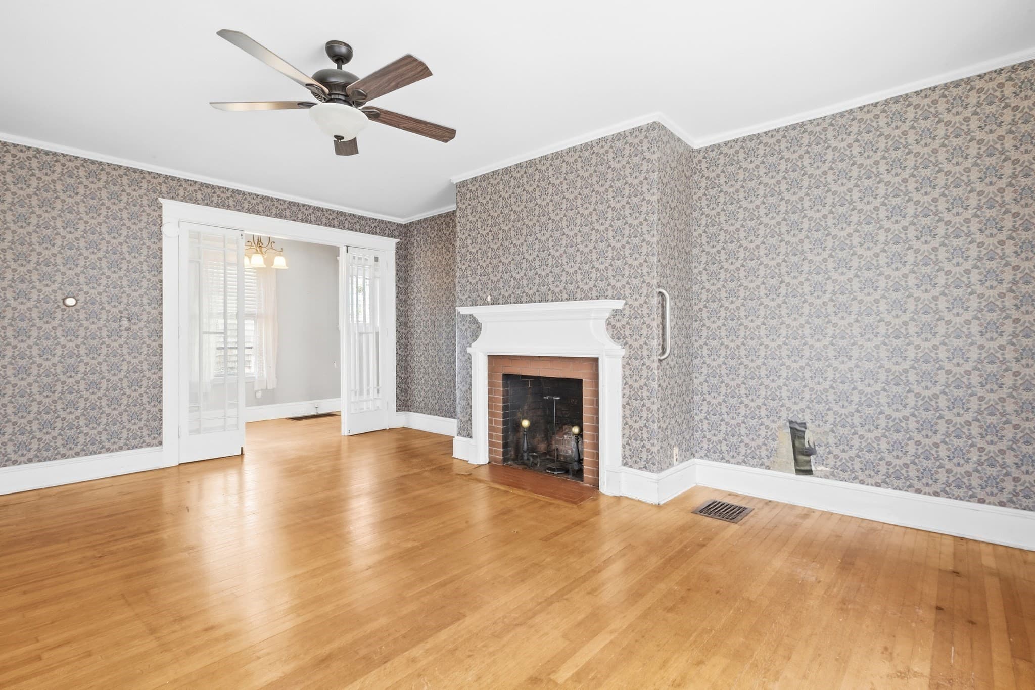 Single Family Residence at 70 Rounds St, New Bedford MA 02740, New Bedford, photo 5 of 36