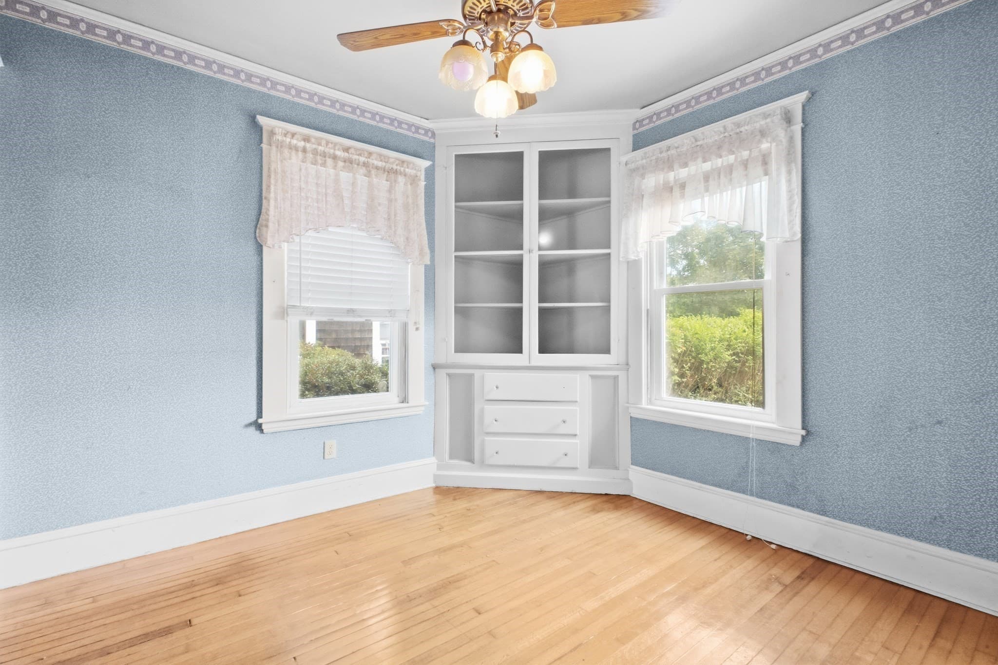 Single Family Residence at 70 Rounds St, New Bedford MA 02740, New Bedford, photo 14 of 36