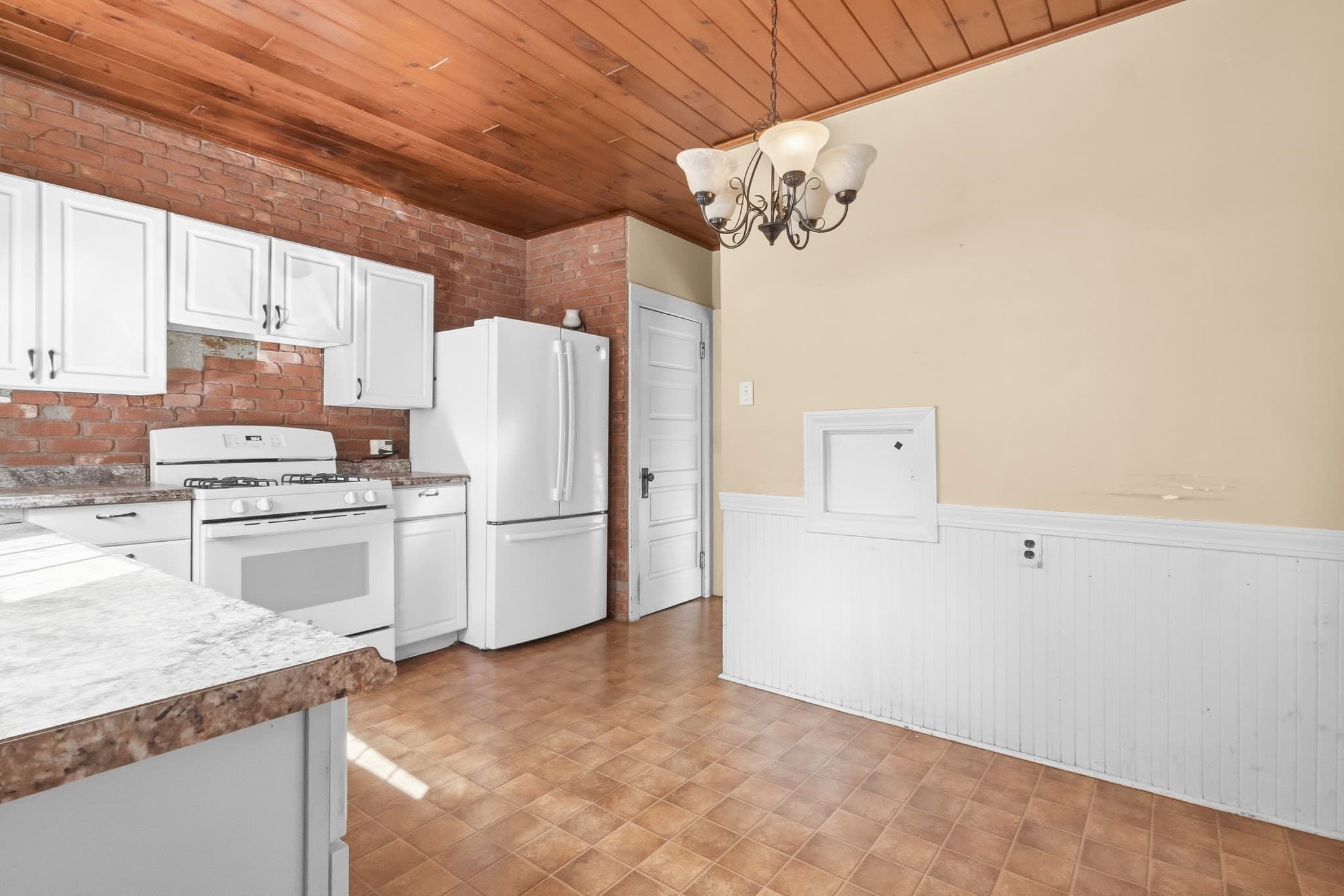 Single Family Residence at 70 Rounds St, New Bedford MA 02740, New Bedford, photo 11 of 36