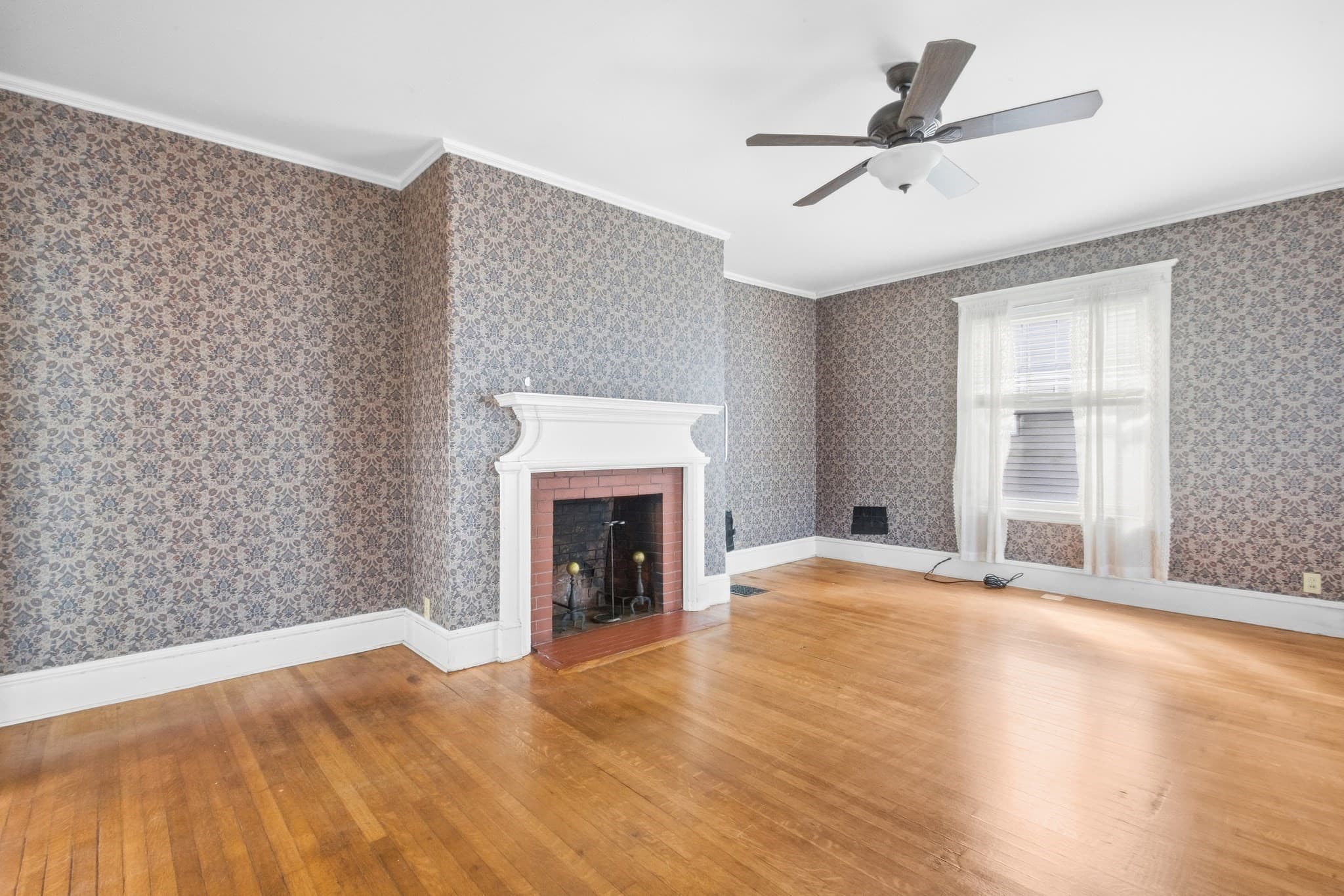 Single Family Residence at 70 Rounds St, New Bedford MA 02740, New Bedford, photo 4 of 36